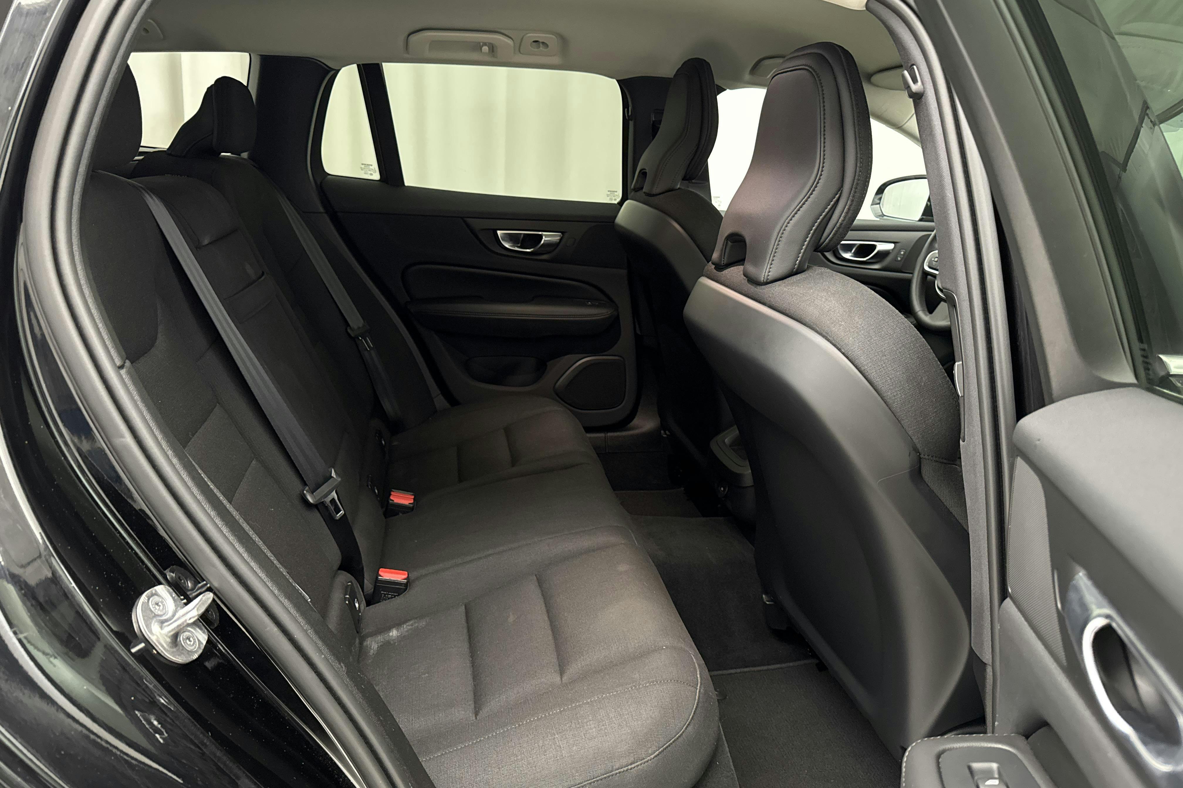 Volvo V60 B4 Mildhybrid, Diesel (197hk) - 123 020 km - Automatic - black - 2022