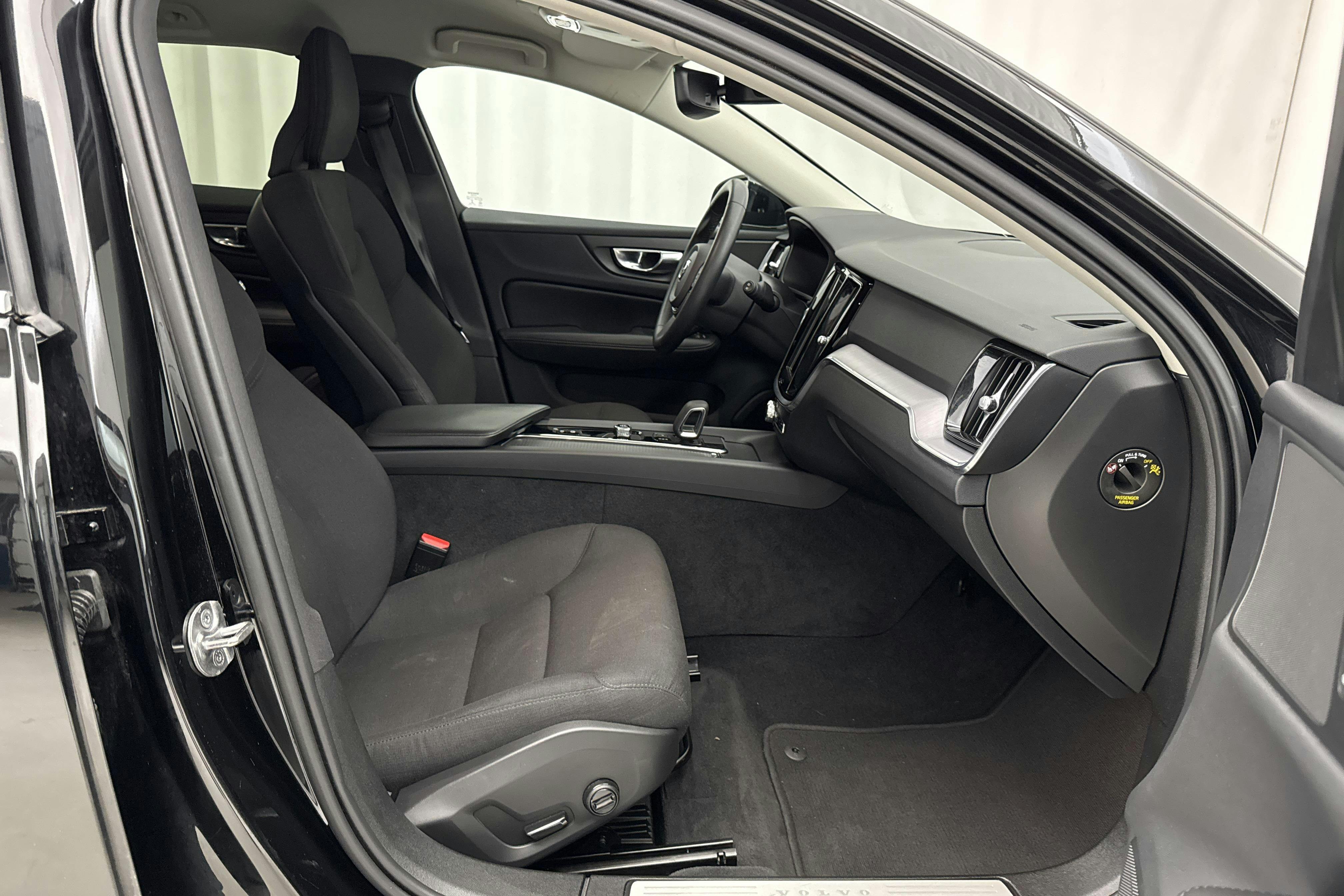 Volvo V60 B4 Mildhybrid, Diesel (197hk) - 123 020 km - Automatic - black - 2022