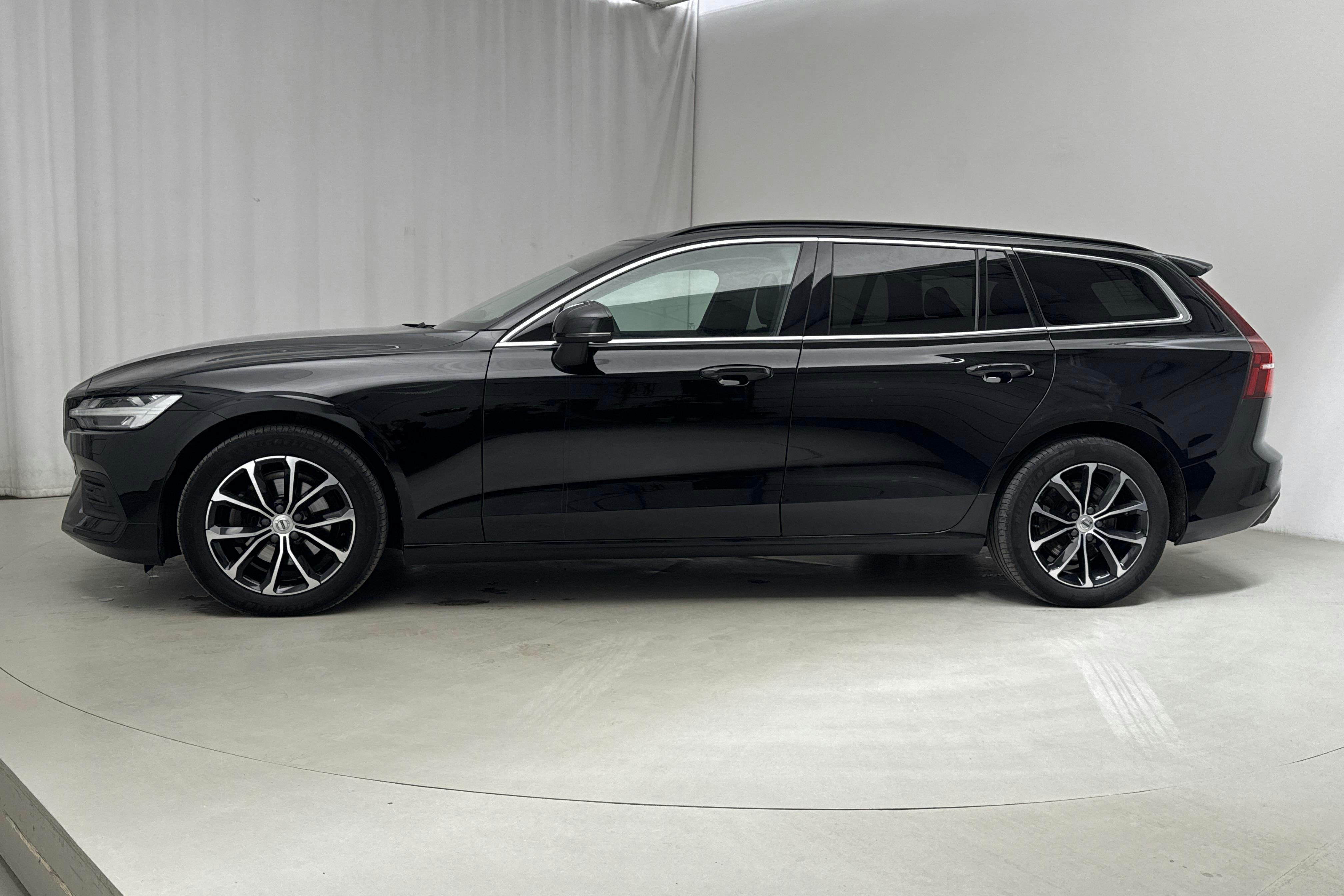 Volvo V60 B4 Mildhybrid, Diesel (197hk) - 123 020 km - Automatic - black - 2022