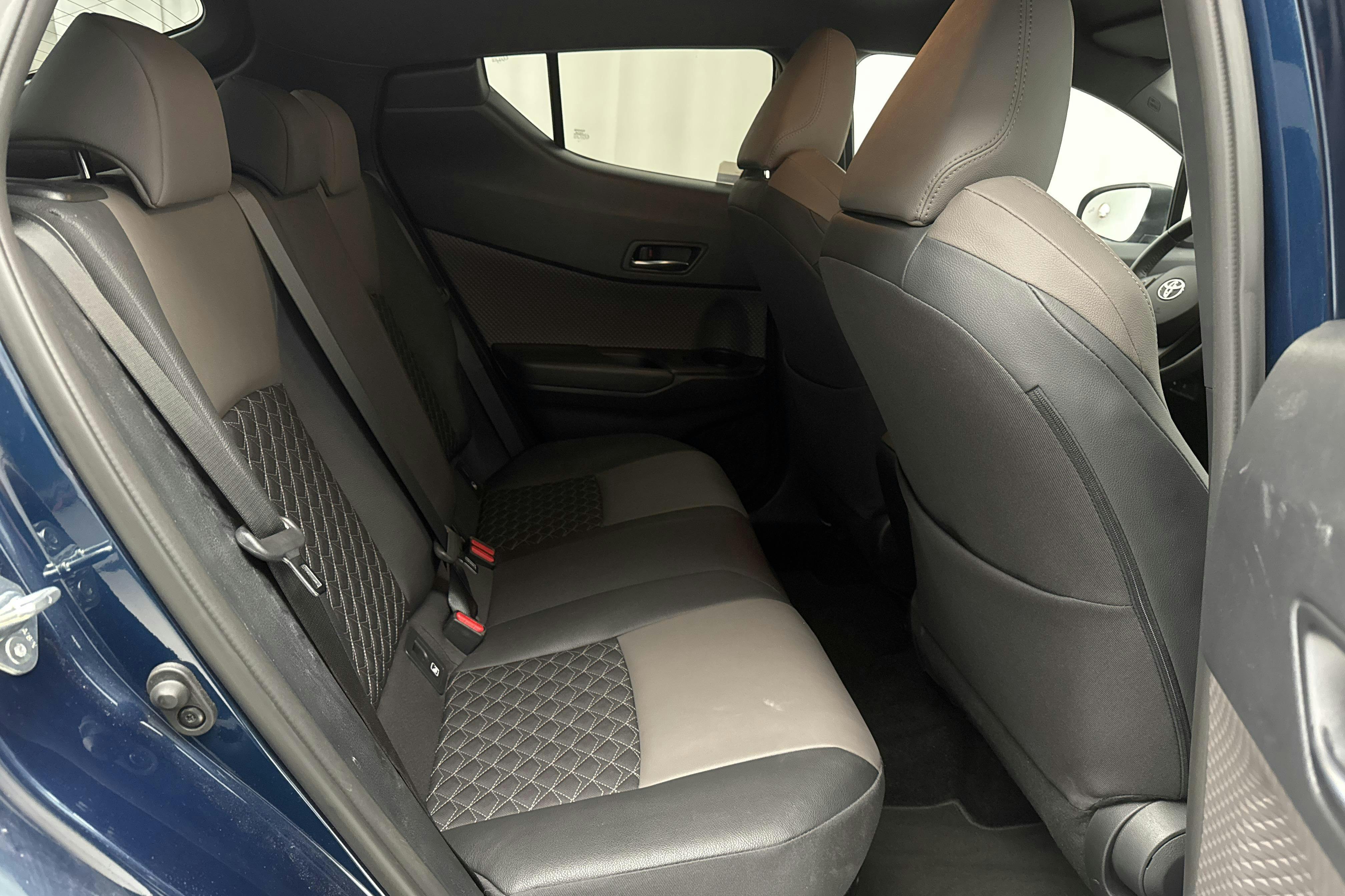Toyota C-HR 2.0 HSD (184hk) - 27 030 km - Automaatne - sinine - 2023