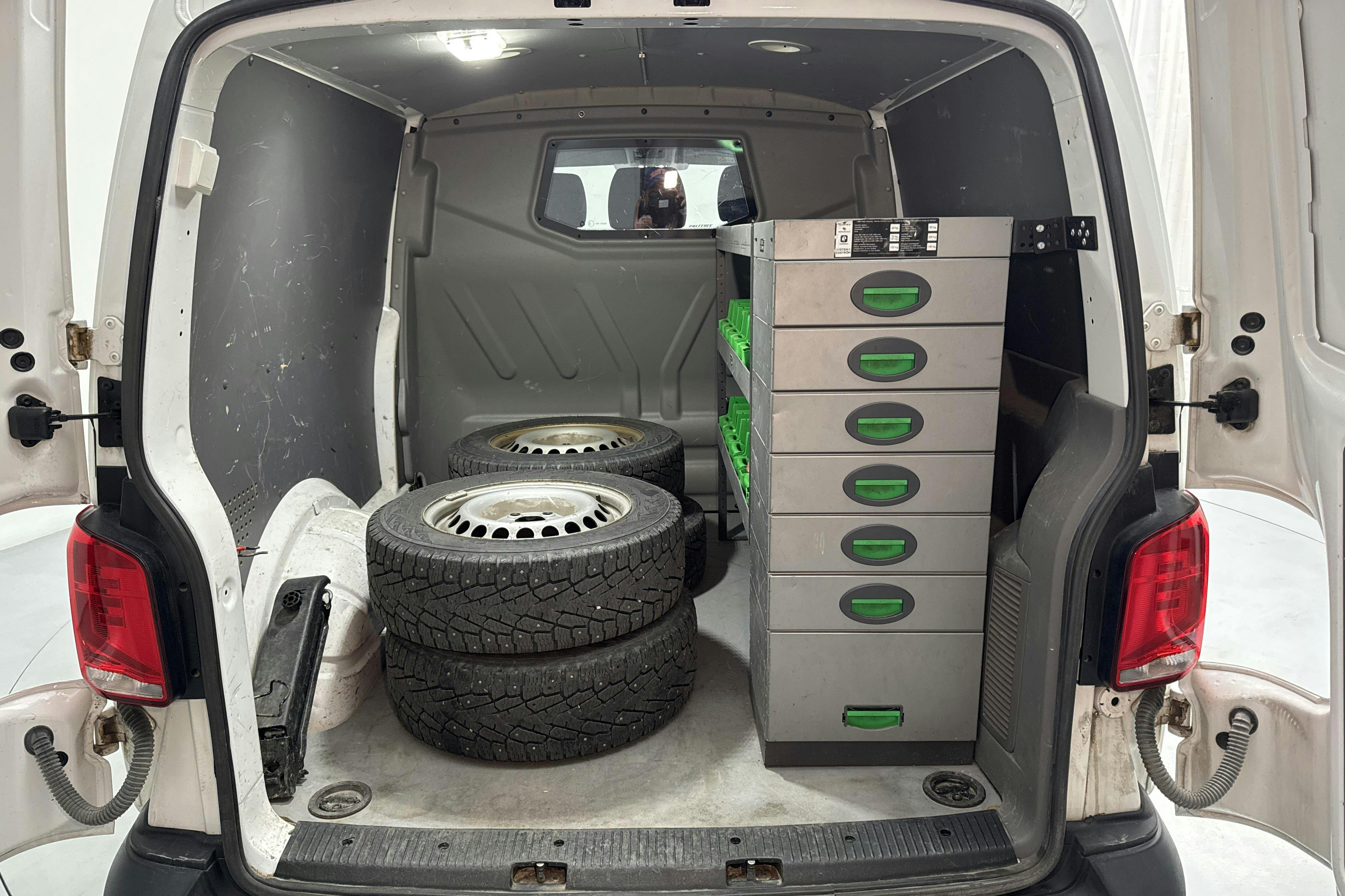 VW Transporter Kombi 2.0 TDI BMT 4MOTION (150hk) - 73 270 km - Manualna - biały - 2021