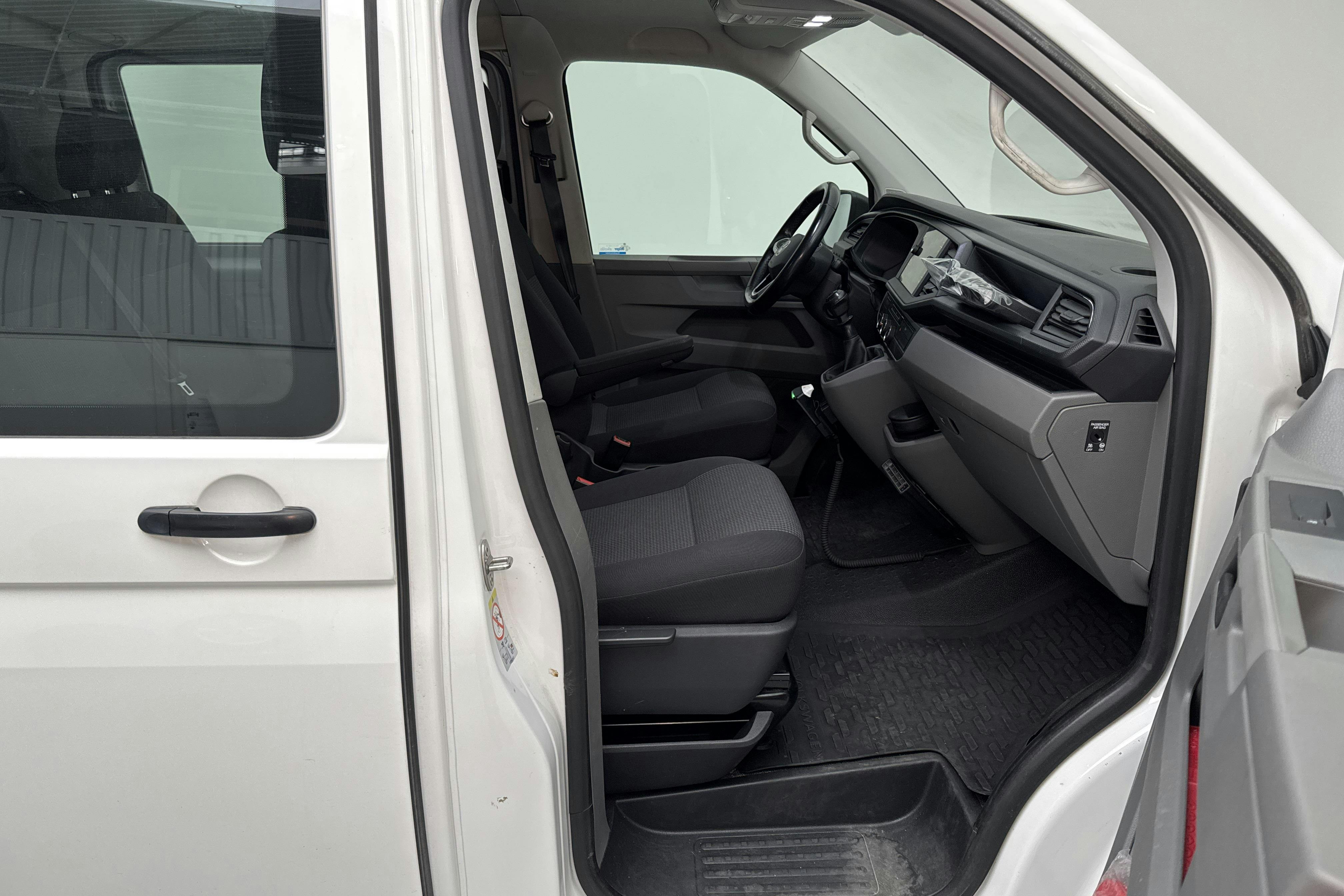 VW Transporter Kombi 2.0 TDI BMT 4MOTION (150hk) - 73 270 km - Manualna - biały - 2021