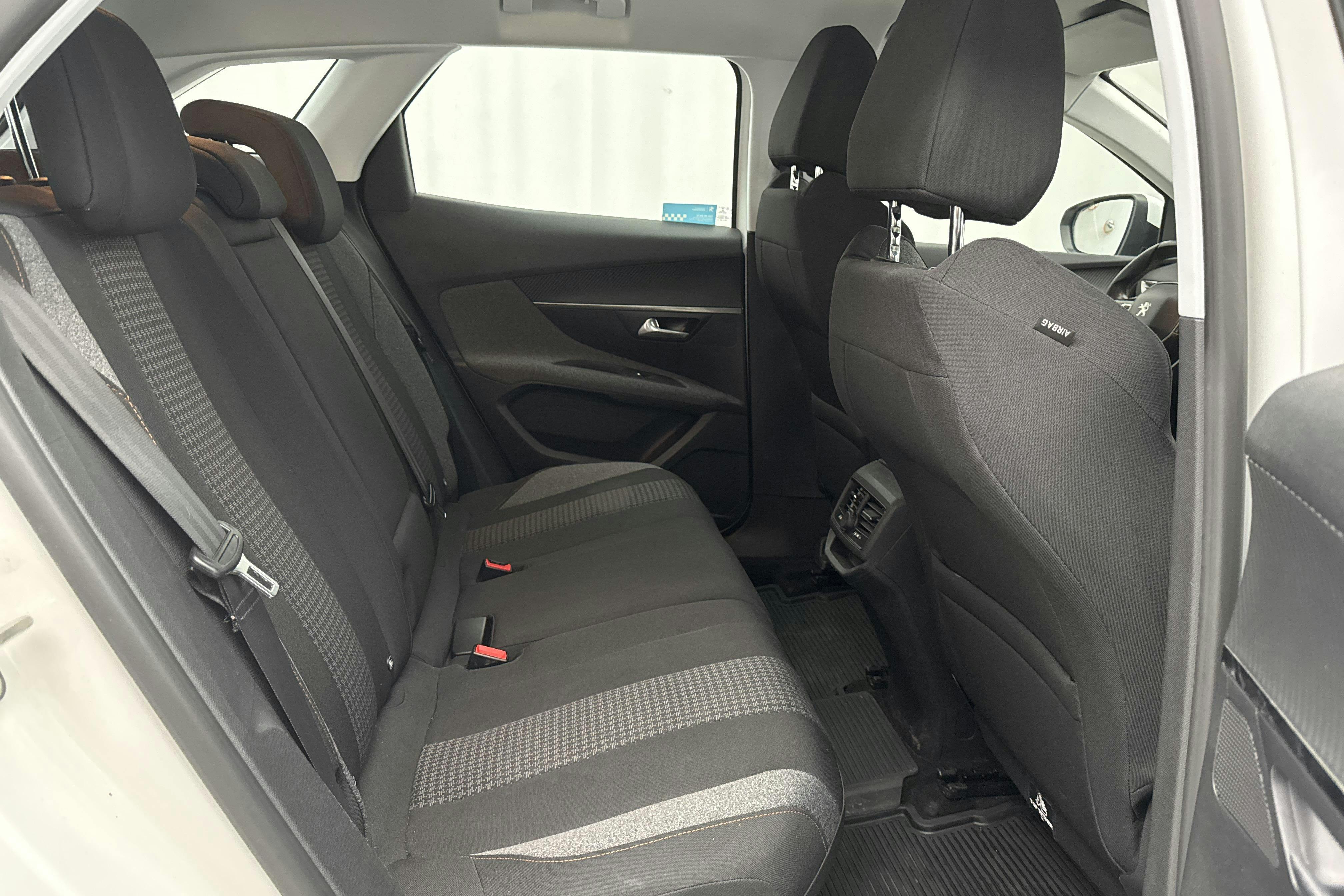 Peugeot 3008 1.2 PureTech (130hk) - 164 700 km - Käsitsi - 2018