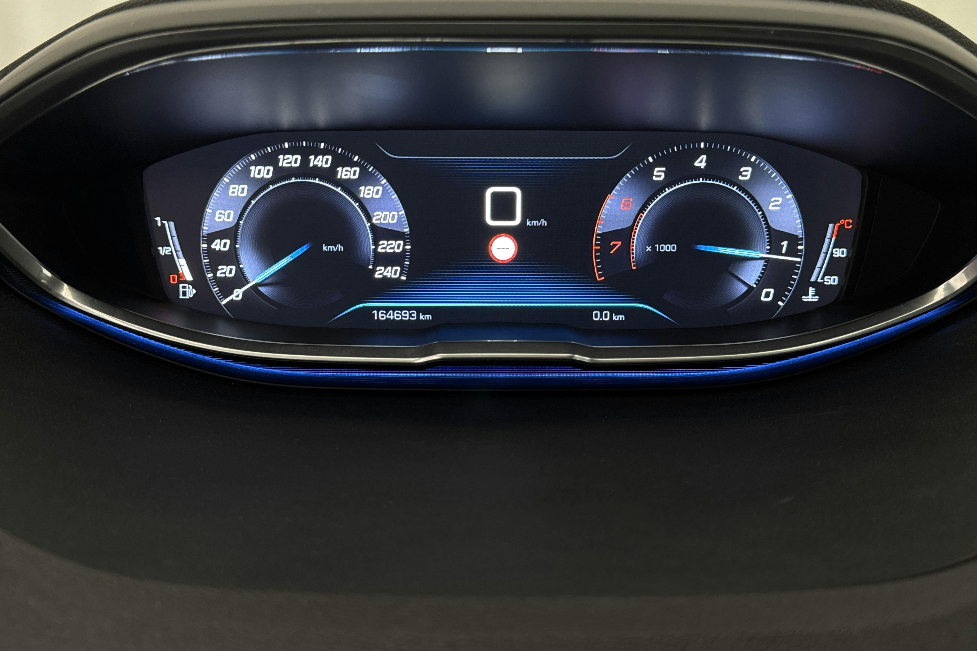 Peugeot 3008 1.2 PureTech (130hk) - 164 700 km - Käsitsi - 2018