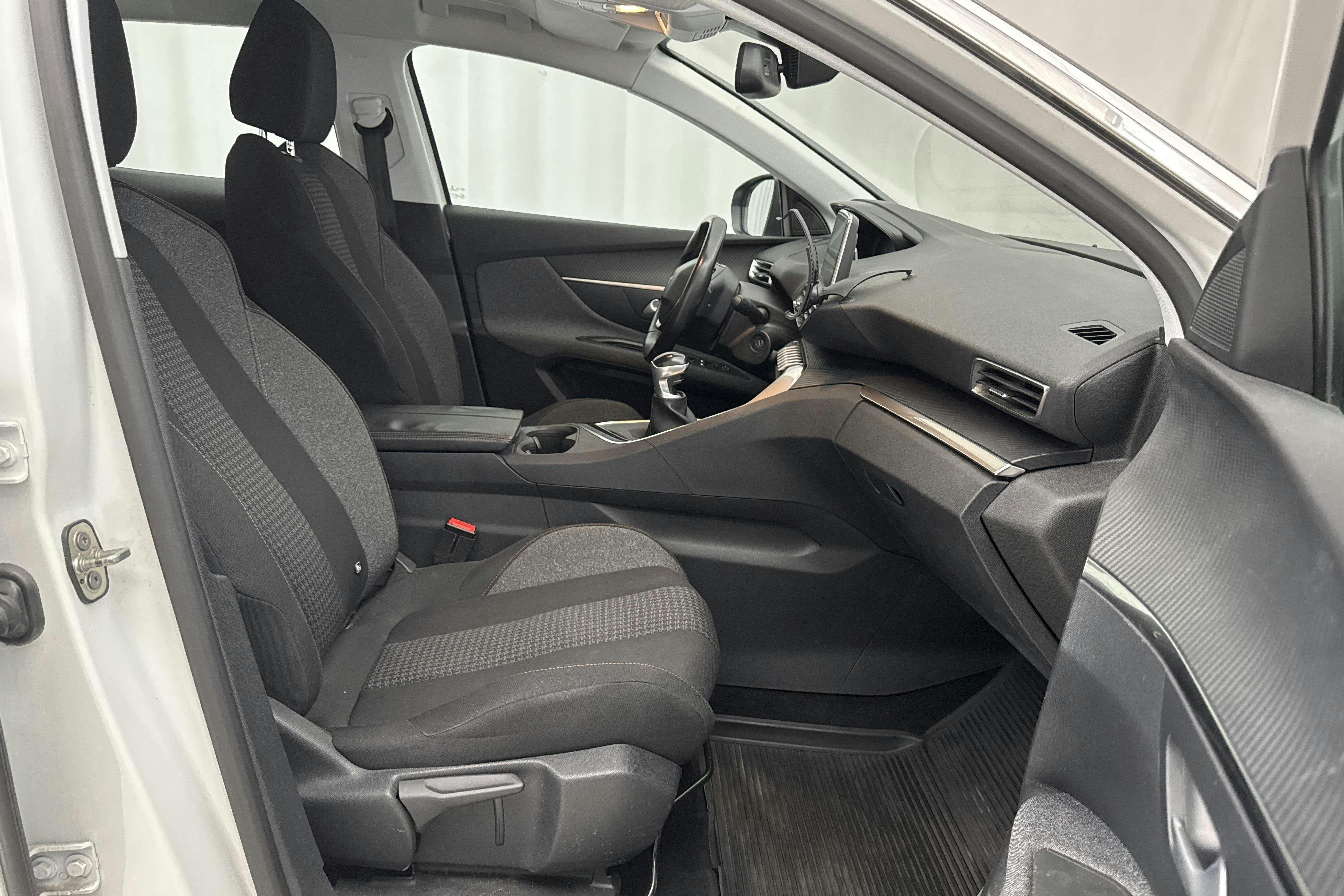 Peugeot 3008 1.2 PureTech (130hk) - 164 700 km - Käsitsi - 2018