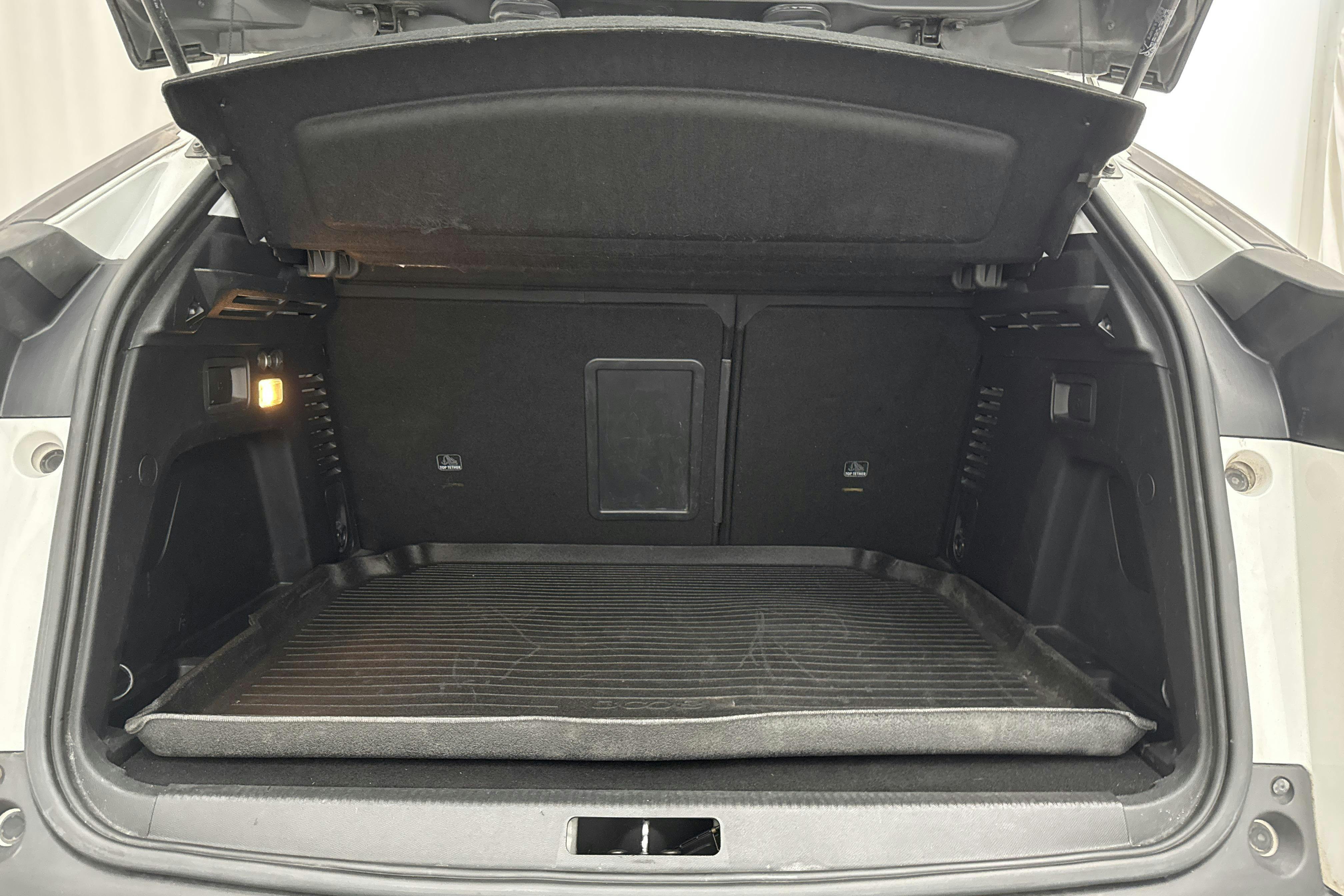 Peugeot 3008 1.2 PureTech (130hk) - 164 700 km - Käsitsi - 2018