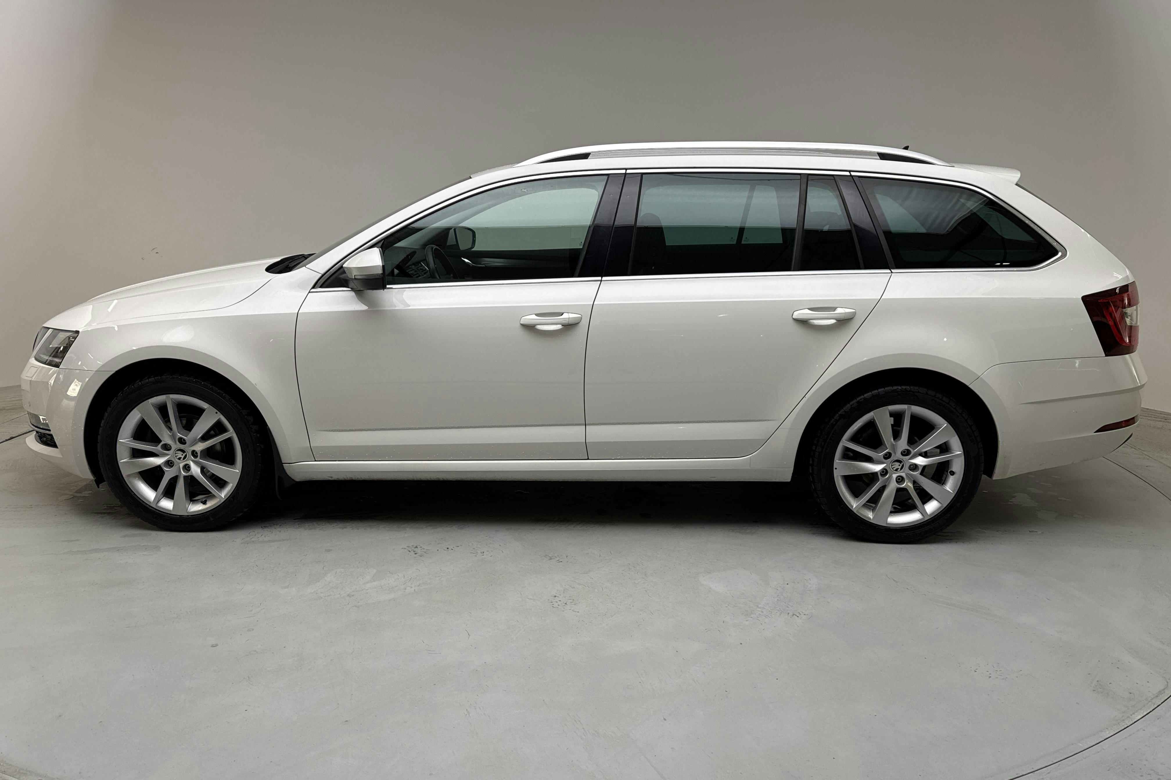 Skoda Octavia III 1.5 TSI G-TEC Combi (130hk) - 8 745 mil - Automat - vit - 2020