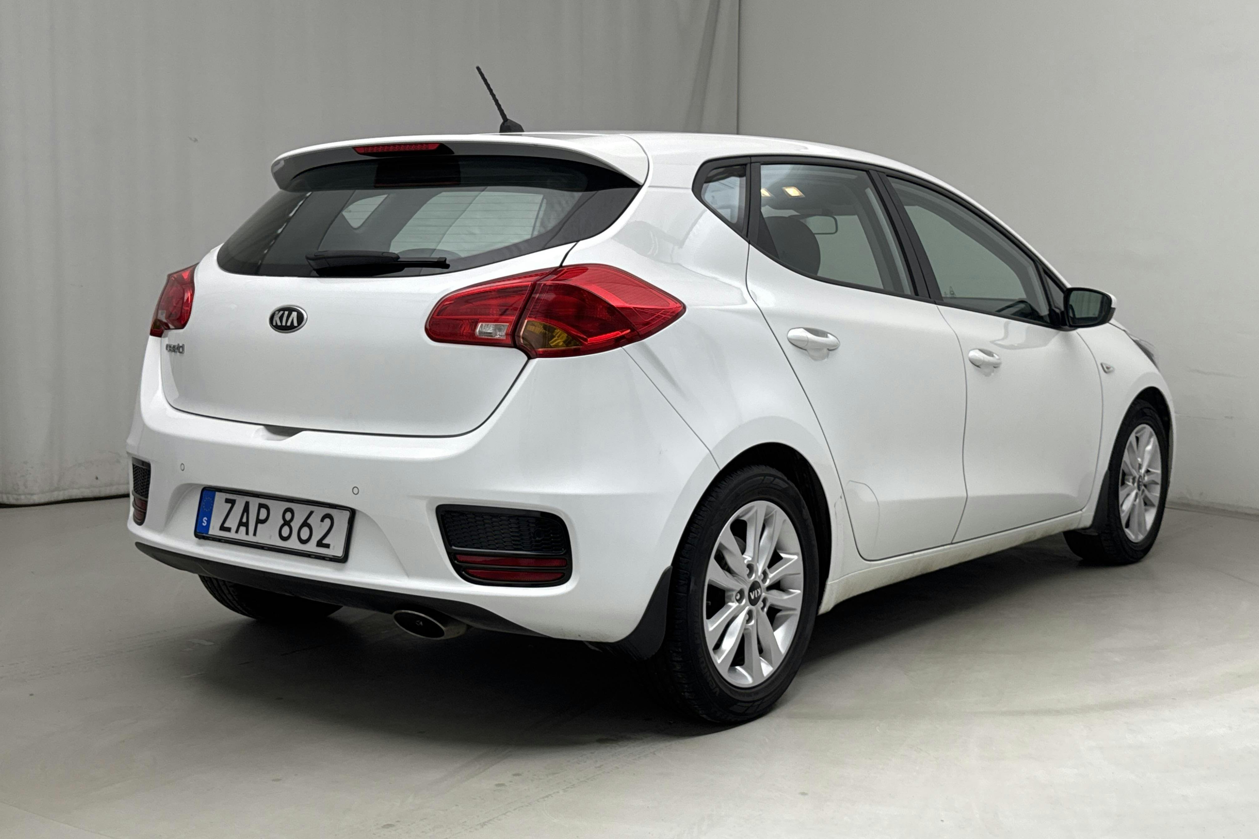 KIA Cee'd 1.4 T-GDi 5dr (100hk) - 8 006 mil - Manuell - vit - 2018