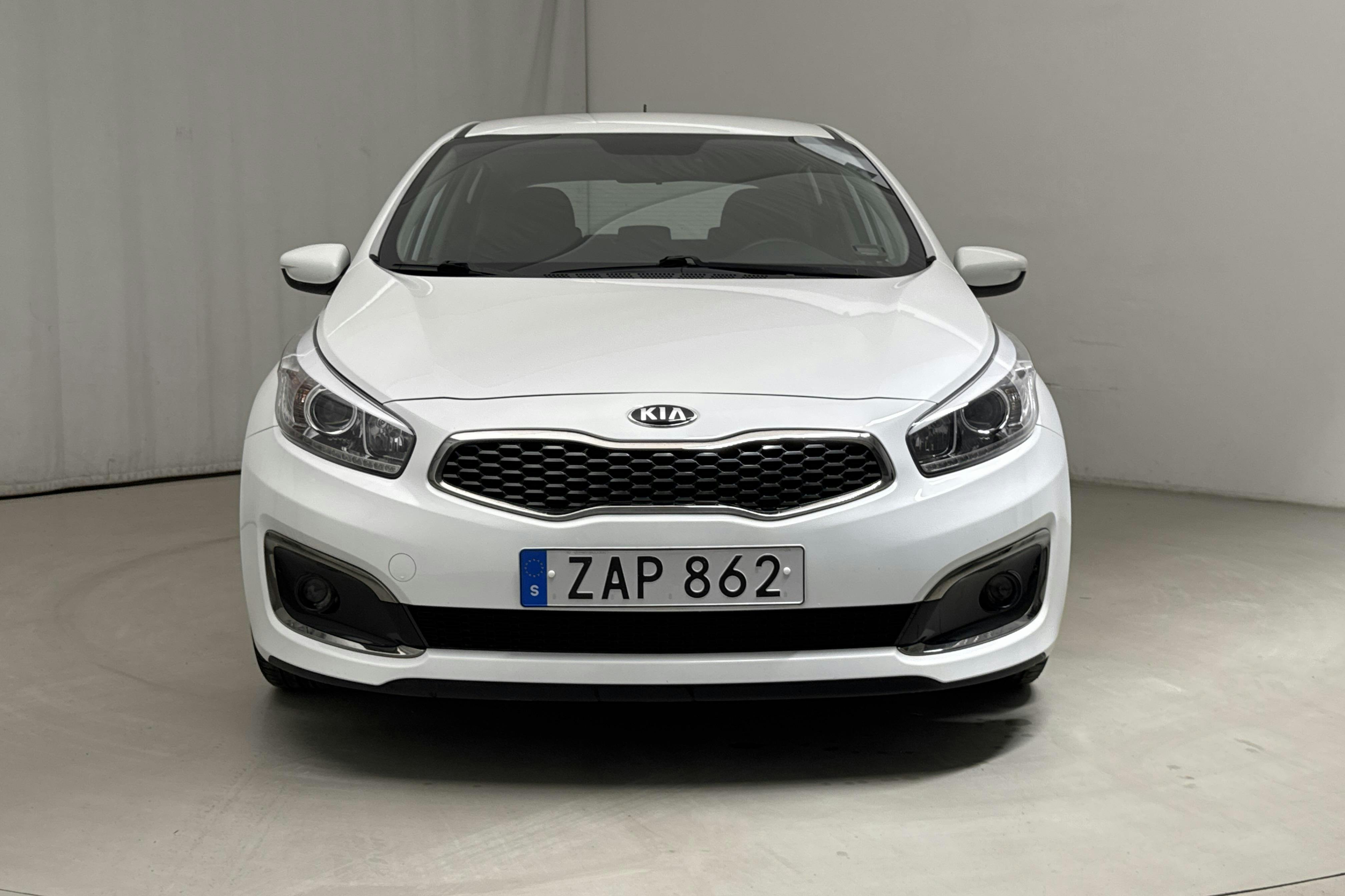 KIA Cee'd 1.4 T-GDi 5dr (100hk) - 8 006 mil - Manuell - vit - 2018