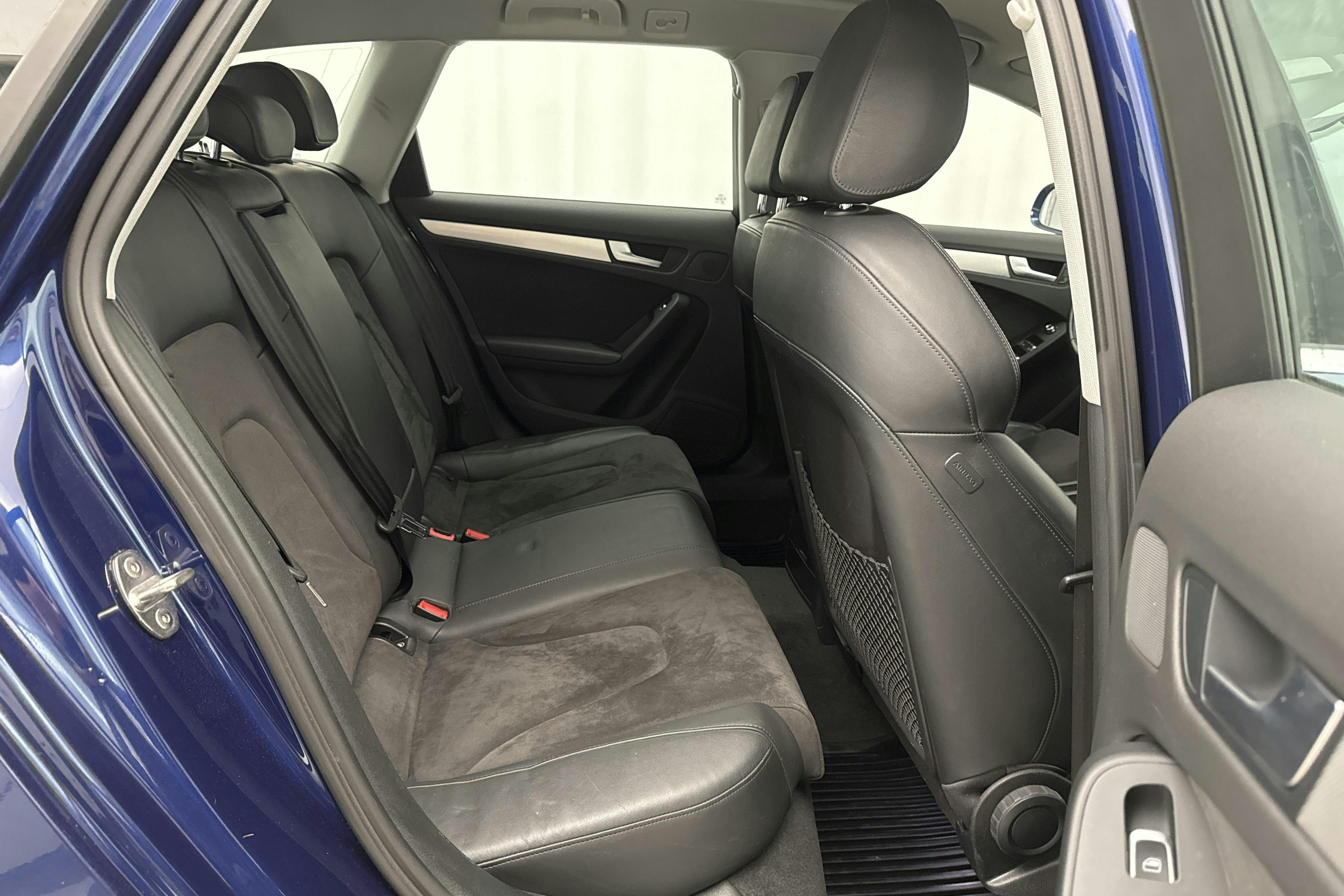 Audi A4 2.0 TDI clean diesel Avant (150hk) - 17 152 mil - Automat - blå - 2015
