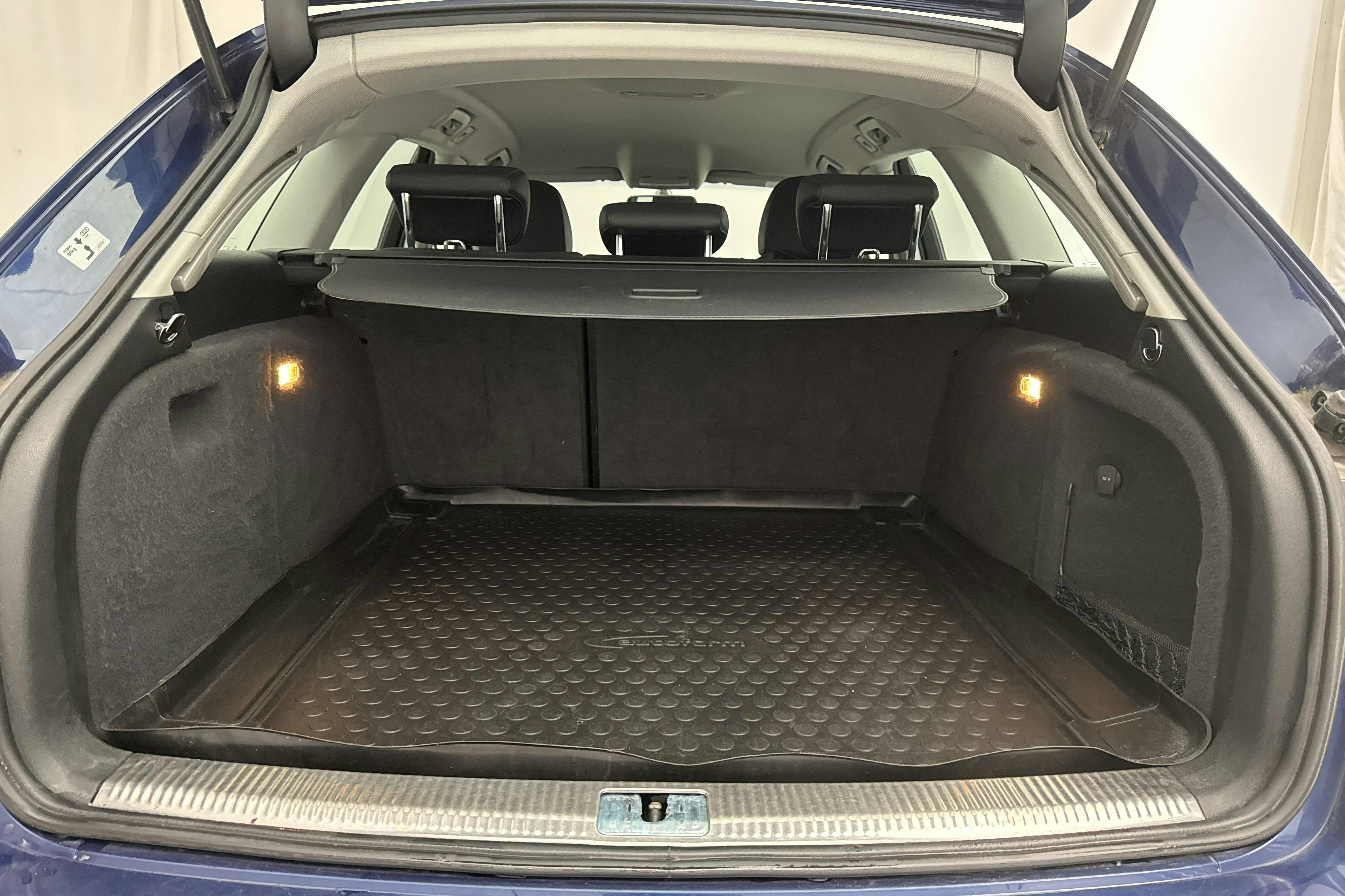 Audi A4 2.0 TDI clean diesel Avant (150hk) - 17 152 mil - Automat - blå - 2015
