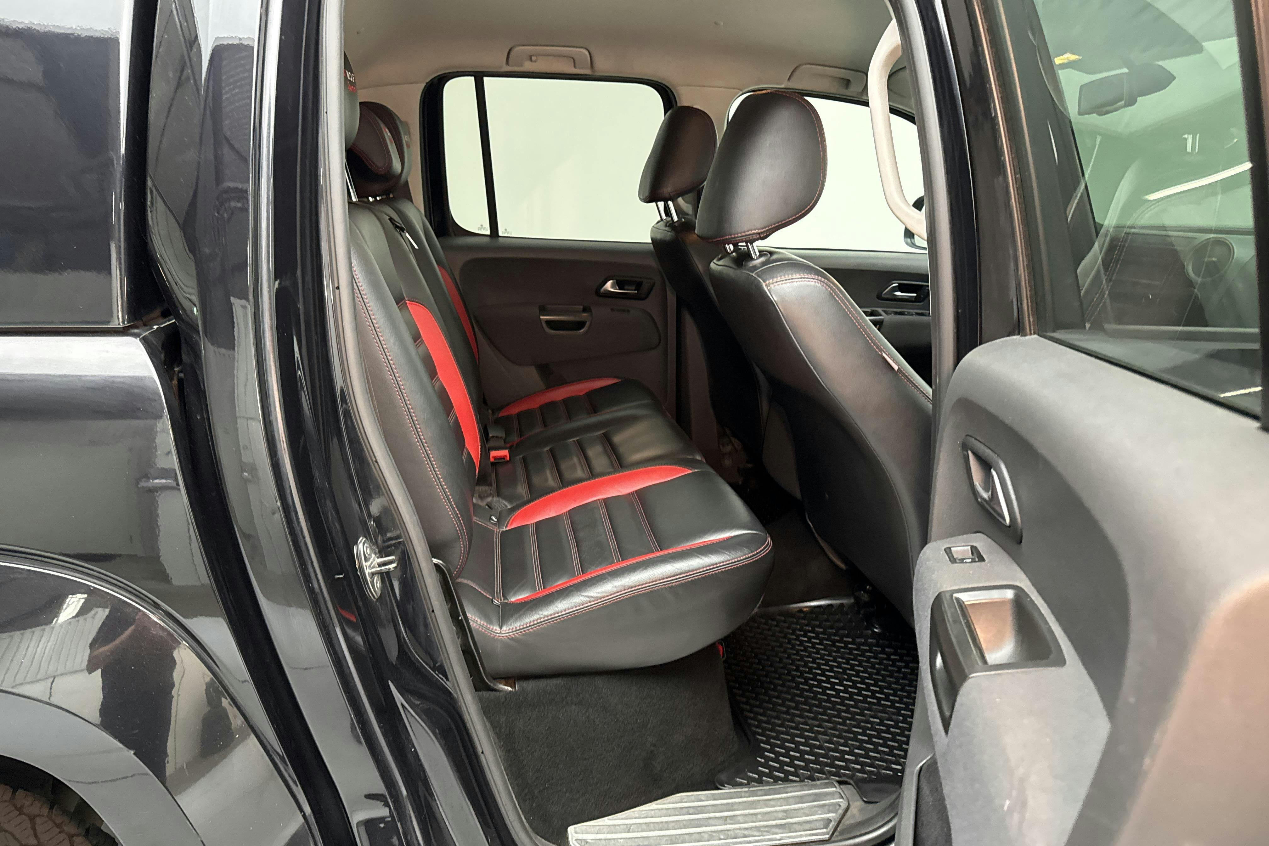 VW Amarok 2.0 TDI 4motion (180hk) - 242 930 km - Automaatne - must - 2014