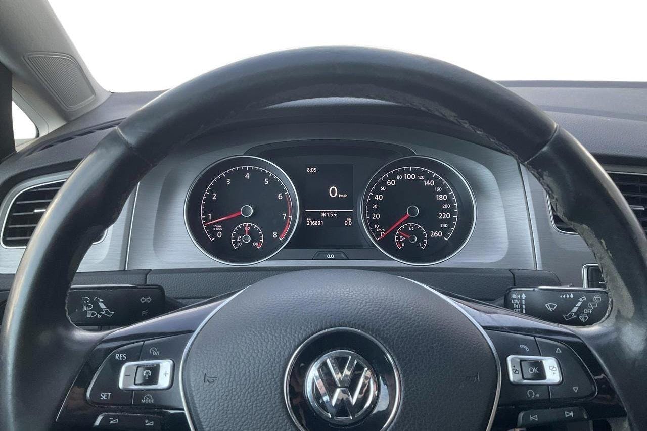 VW Golf VII 1.2 TSI Sportscombi (105hk) - 21 686 mil - Manuell - vit - 2015