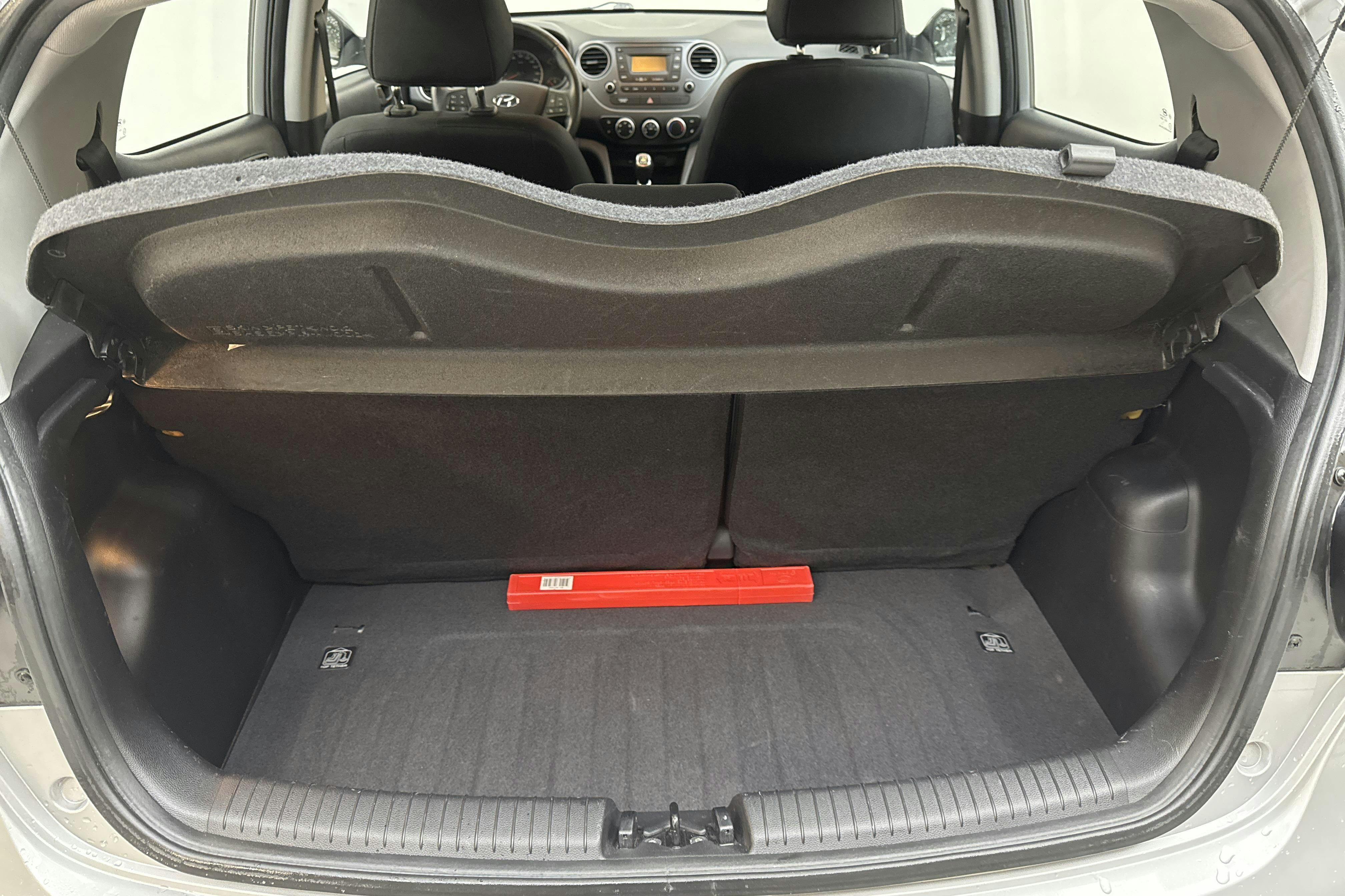 Hyundai i10 1.0 (66hk) - 5 439 mil - Manuell - silver - 2018