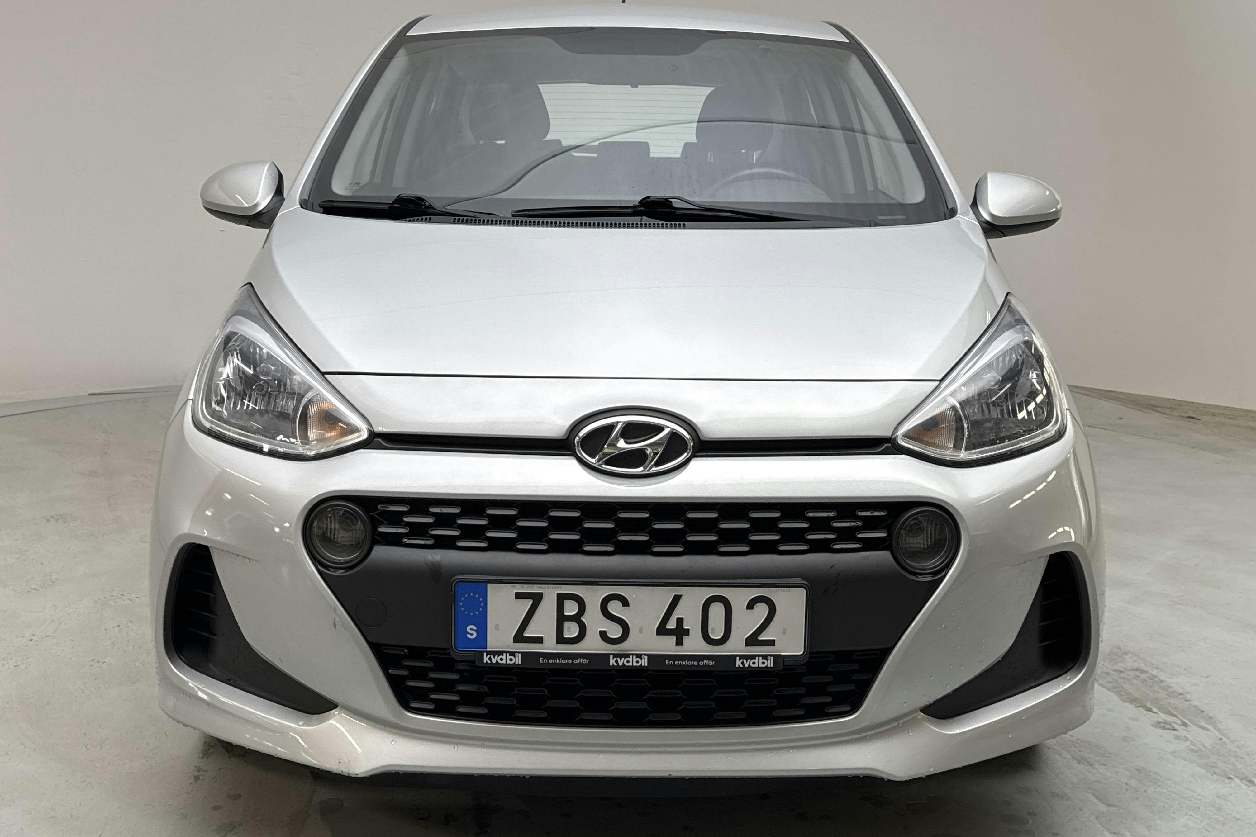 Hyundai i10 1.0 (66hk) - 5 439 mil - Manuell - silver - 2018