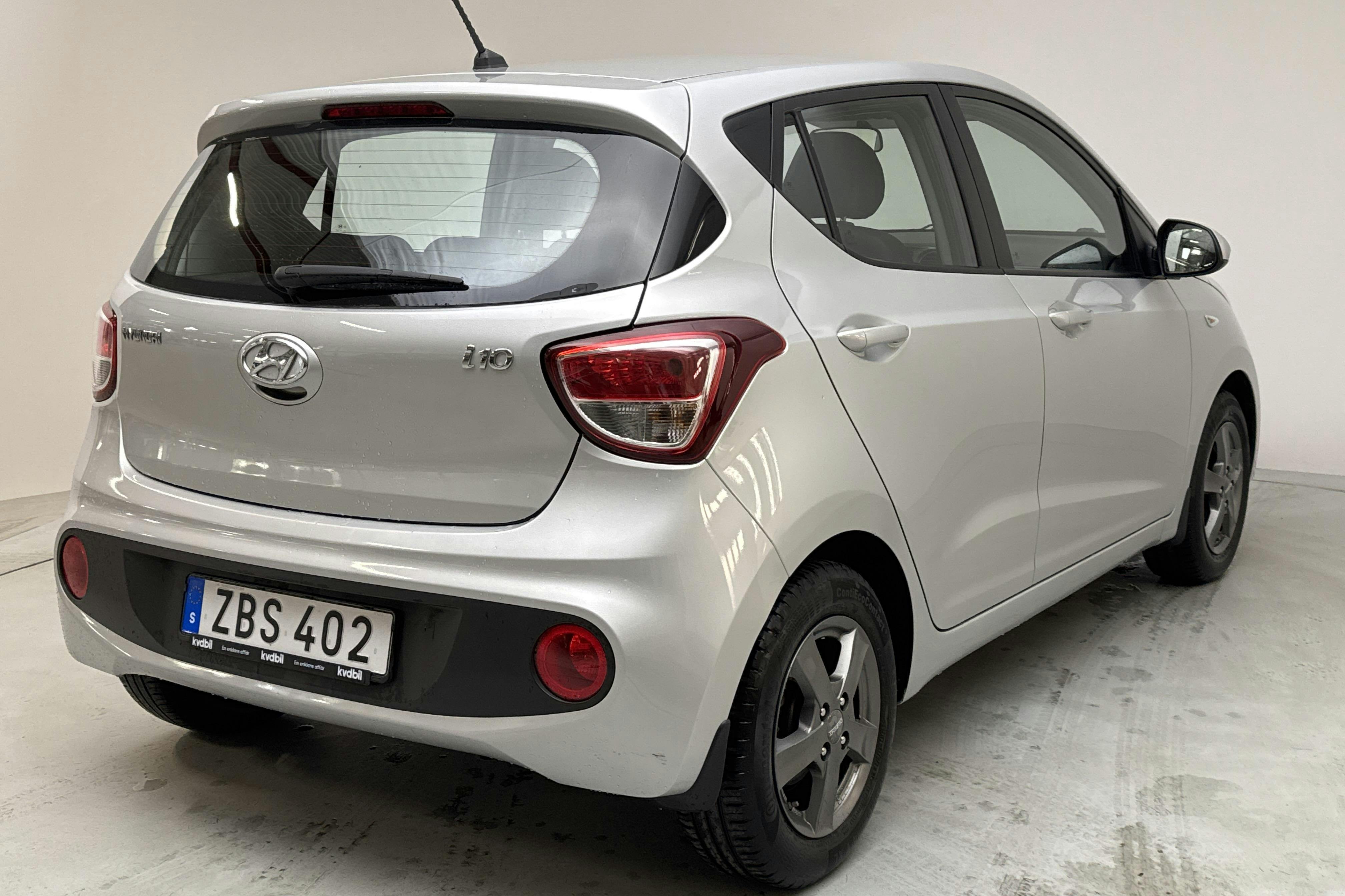 Hyundai i10 1.0 (66hk) - 5 439 mil - Manuell - silver - 2018