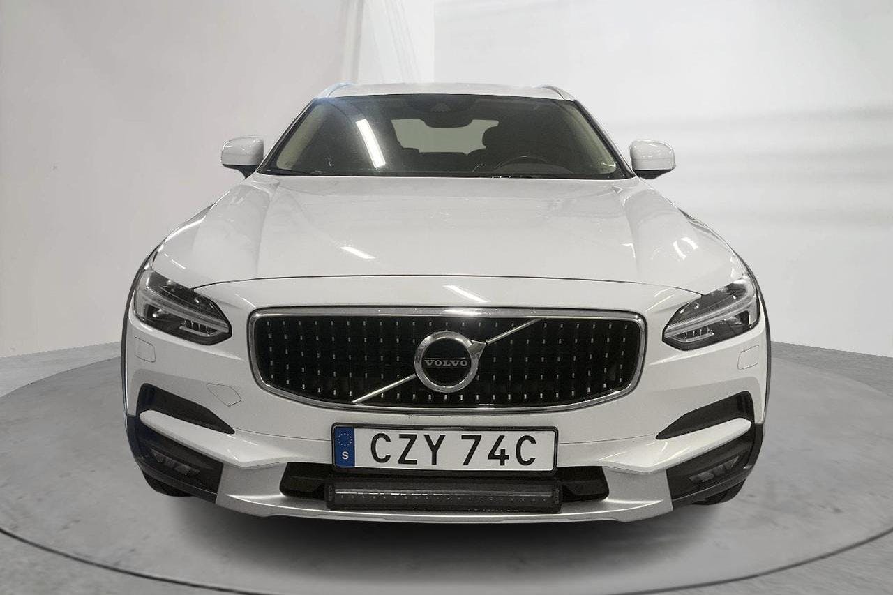 Volvo V90 D4 Cross Country AWD (190hk) - 14 615 mil - Automat - vit - 2020