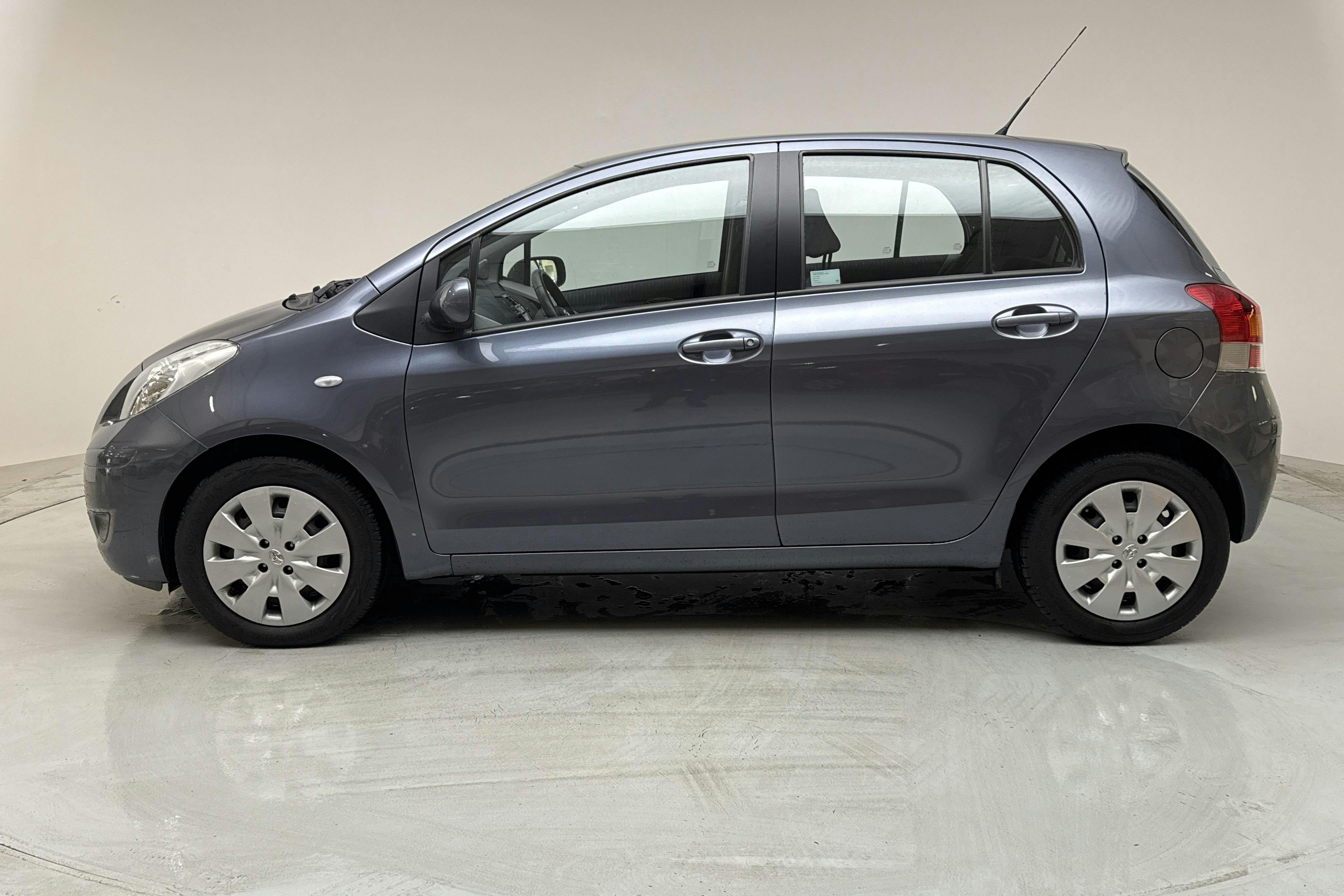 Toyota Yaris 1.33 5dr (100hk) - 6 921 mil - Manuell - blå - 2010