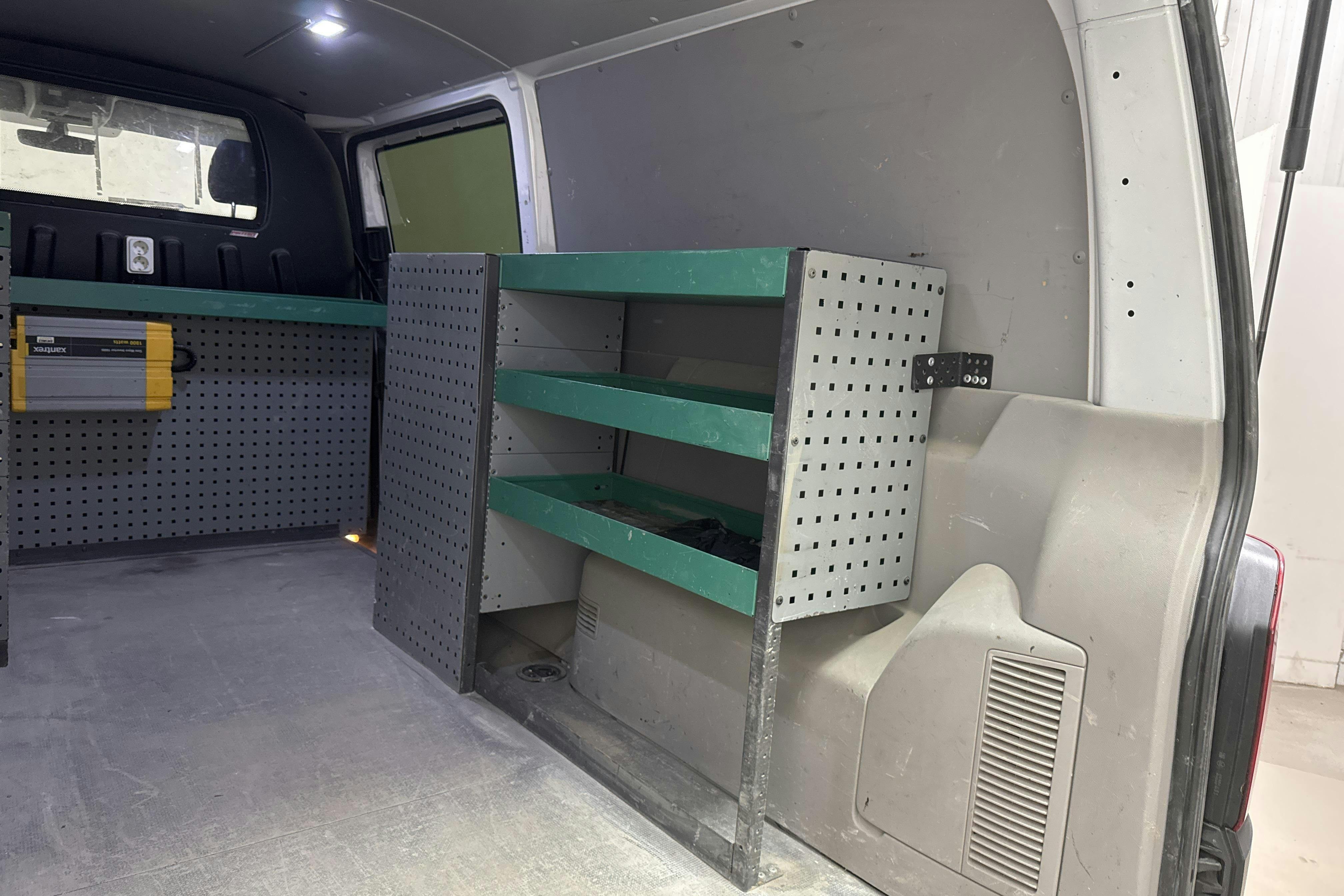 VW Transporter T6 2.0 TDI BMT Skåp 4MOTION (150hk) - 212 420 km - Automatic - white - 2018