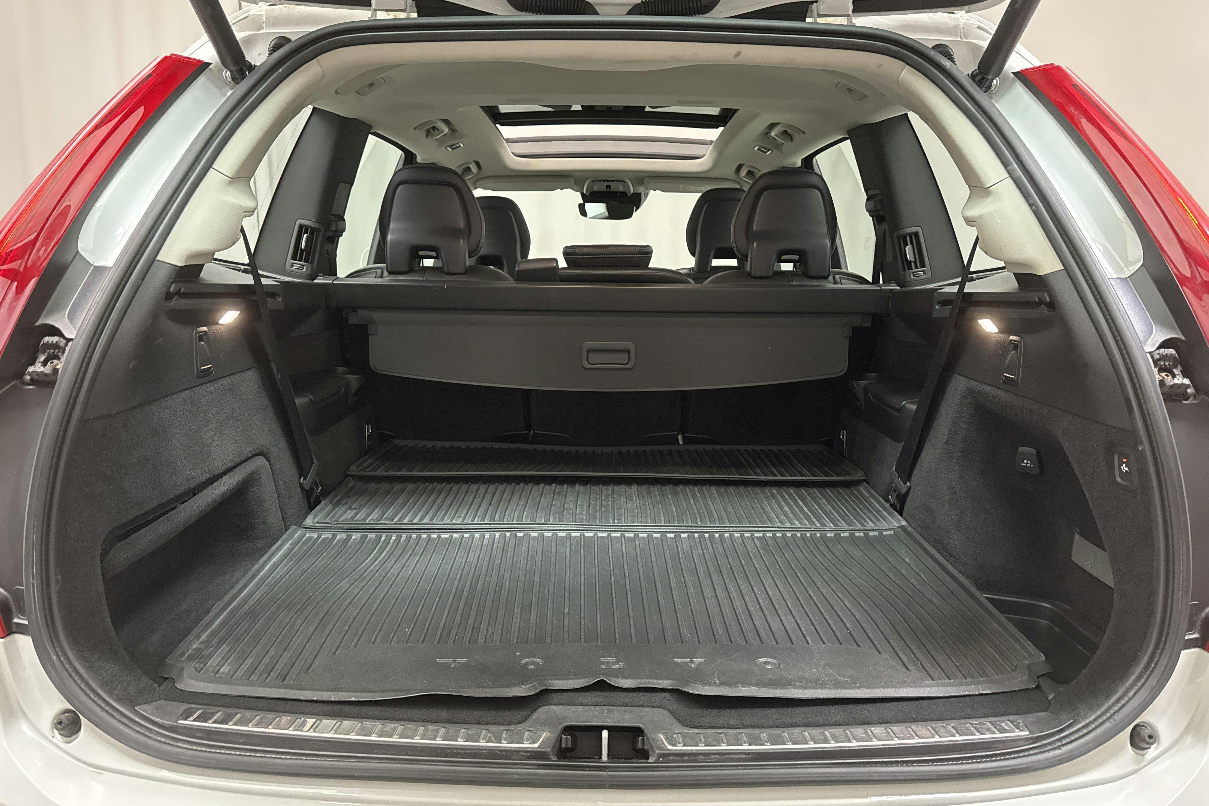 Volvo XC90 T8 AWD Twin Engine (400hk) - 136 260 km - Automaatne - valge - 2017
