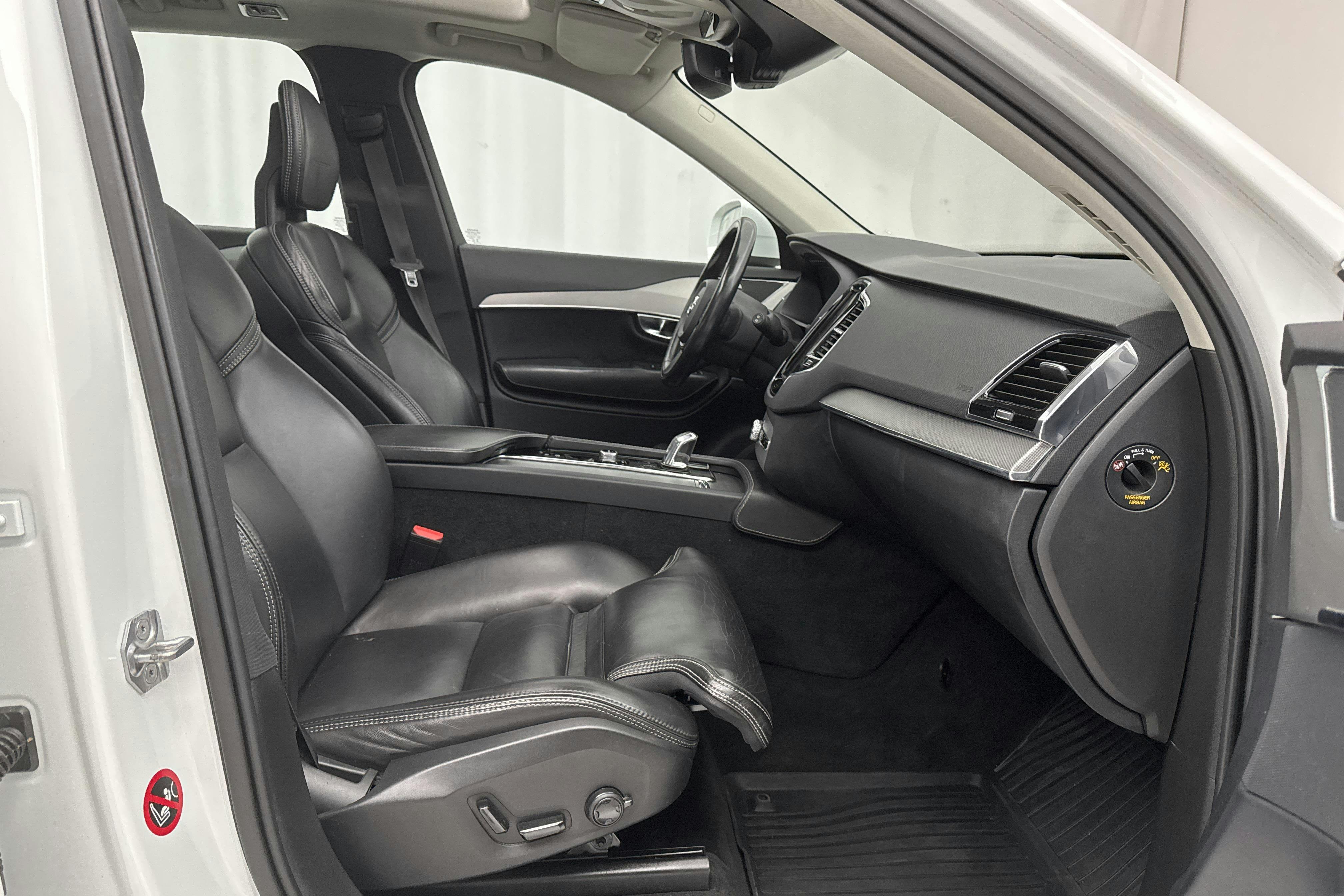 Volvo XC90 T8 AWD Twin Engine (400hk) - 136 260 km - Automaatne - valge - 2017