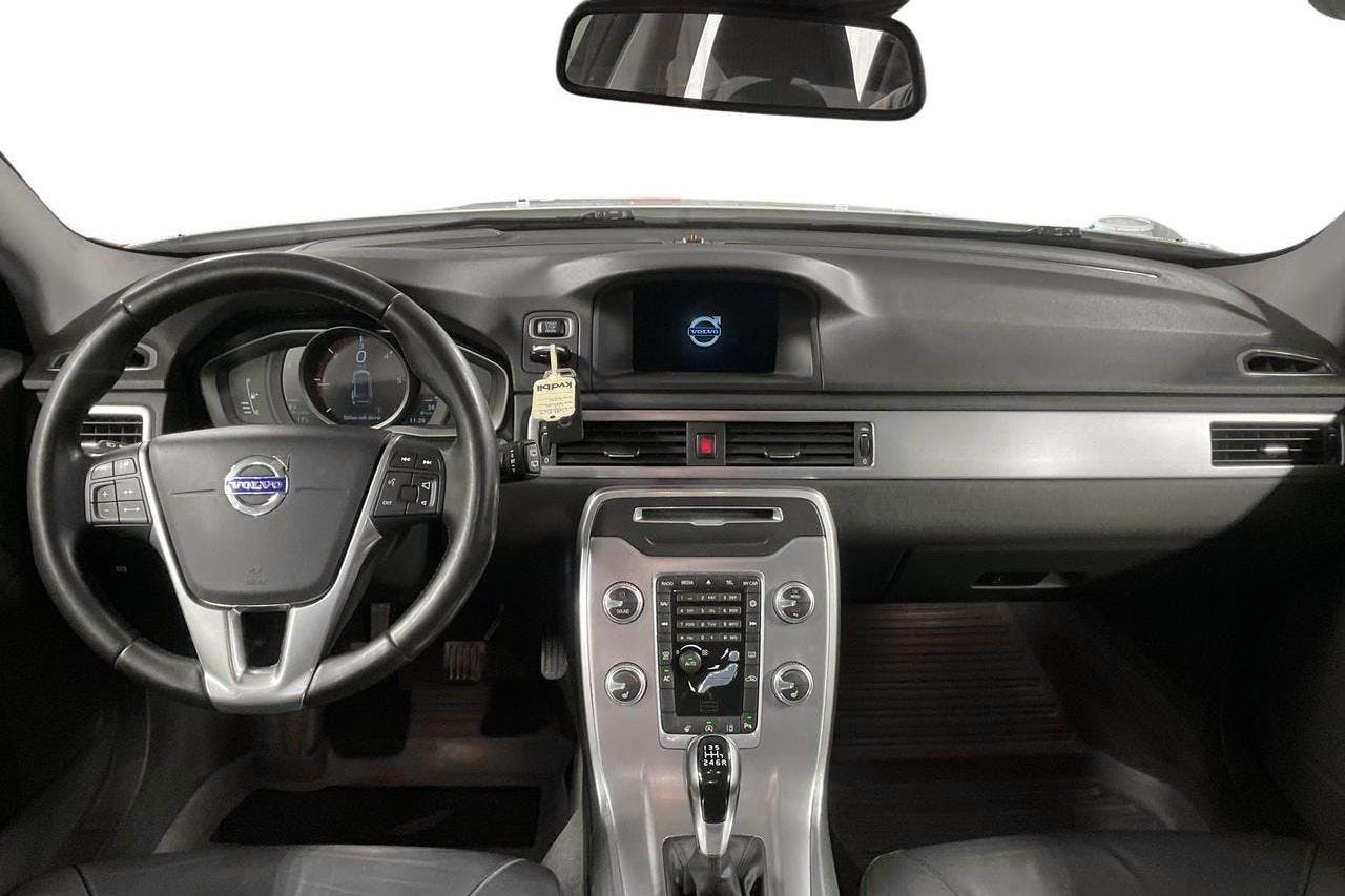 Volvo V70 II D4 (181hk) - 185 010 km - Manual - white - 2016
