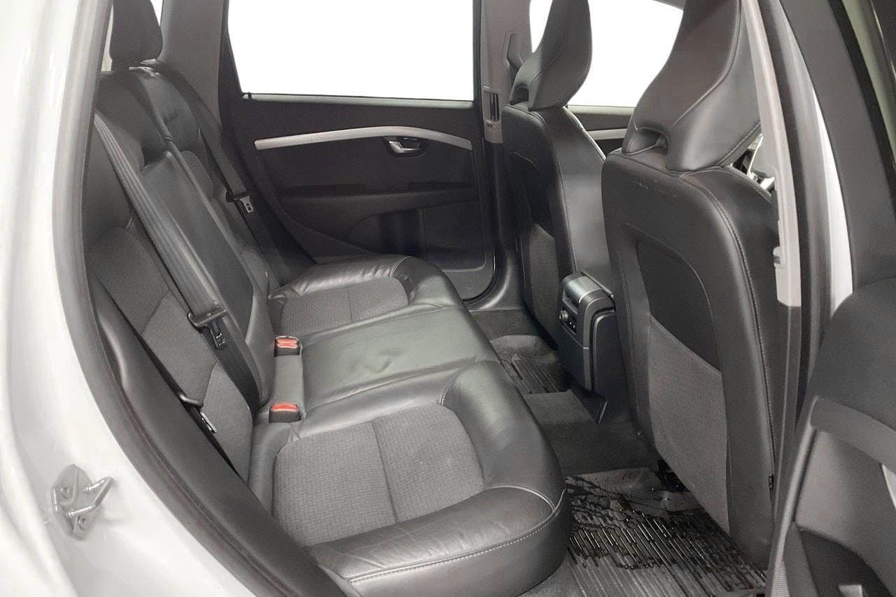 Volvo V70 II D4 (181hk) - 185 010 km - Manual - white - 2016