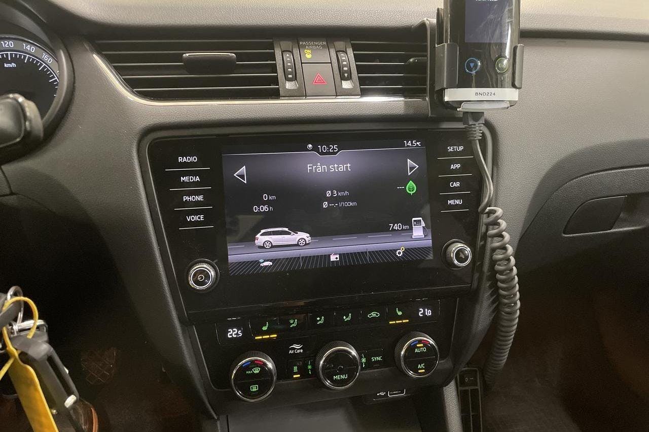Skoda Octavia III 2.0 TDI CR Combi 4x4 (150hk) - 160 380 km - Manualna - biały - 2018