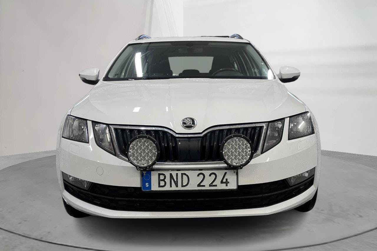 Skoda Octavia III 2.0 TDI CR Combi 4x4 (150hk) - 160 380 km - Manualna - biały - 2018