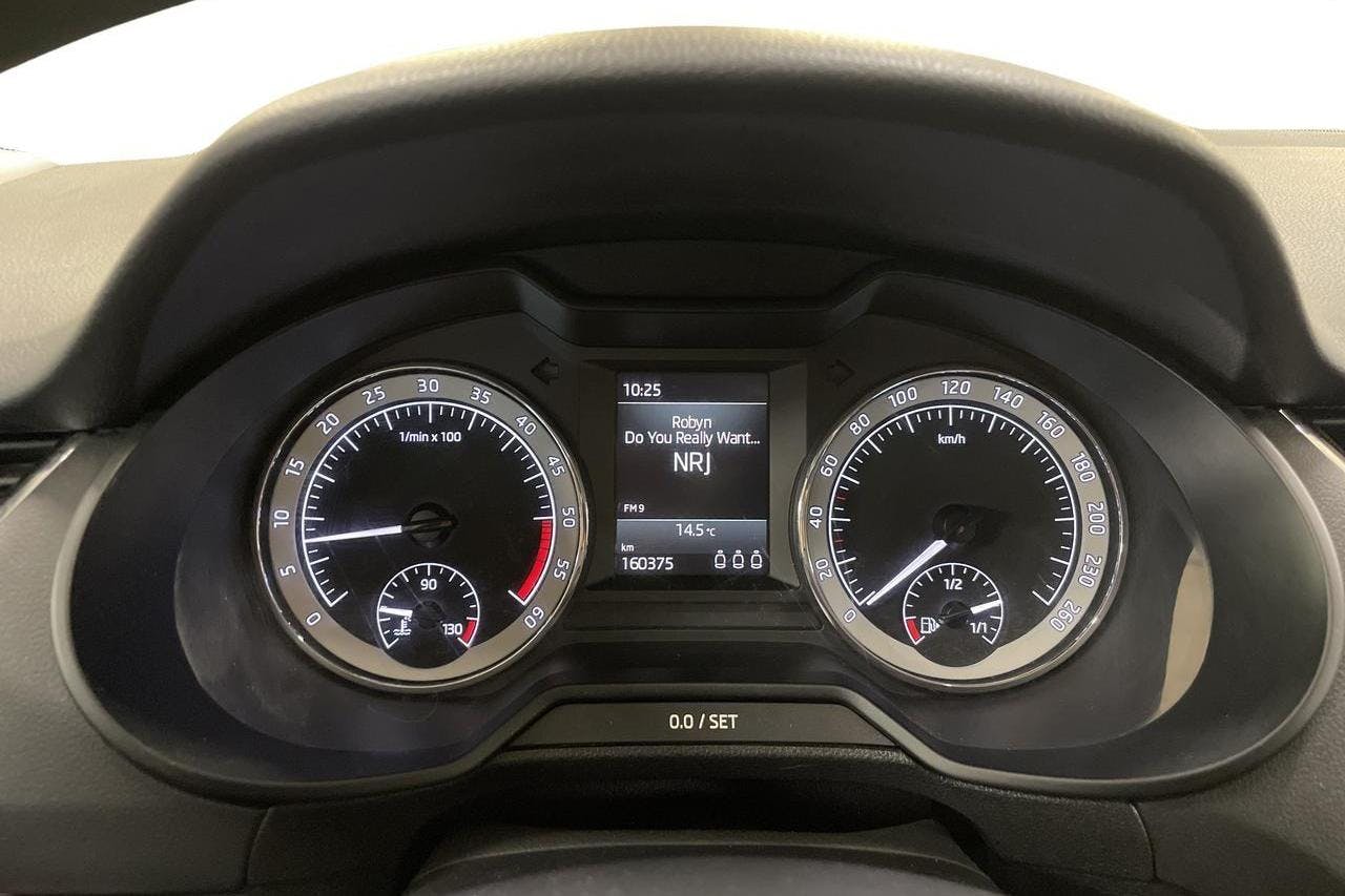 Skoda Octavia III 2.0 TDI CR Combi 4x4 (150hk) - 160 380 km - Manualna - biały - 2018