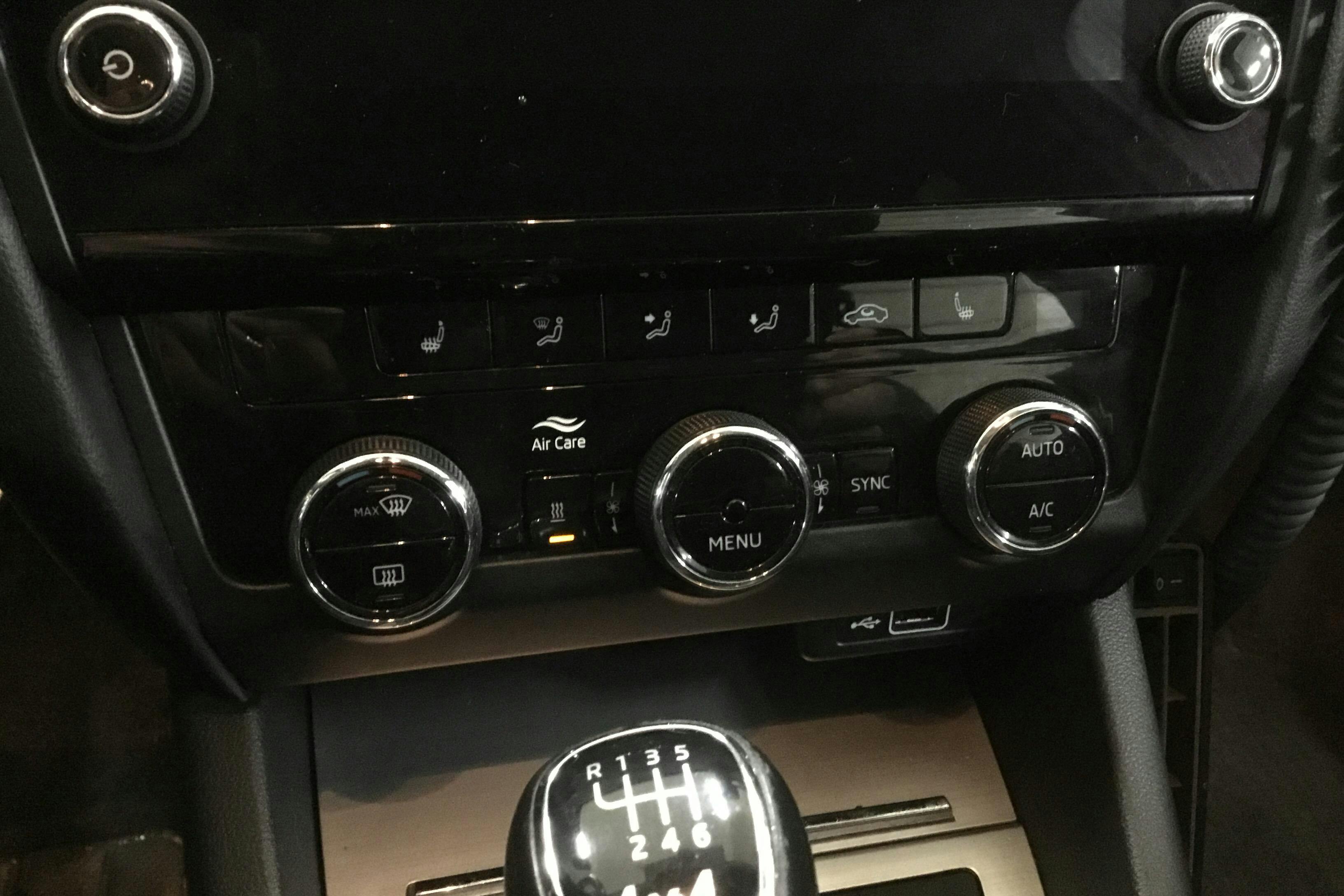 Skoda Octavia III 2.0 TDI CR Combi 4x4 (150hk) - 160 380 km - Manualna - biały - 2018