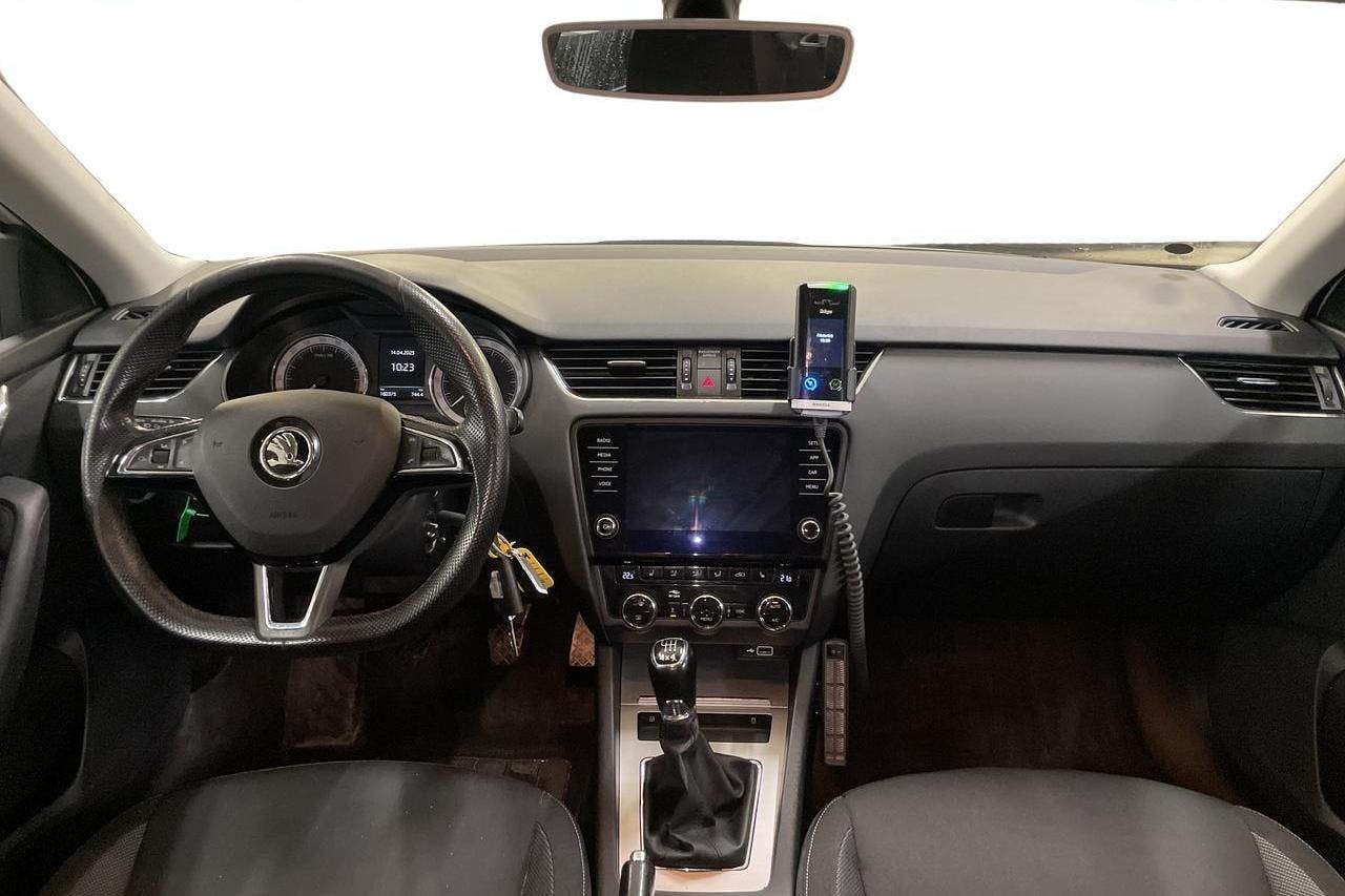 Skoda Octavia III 2.0 TDI CR Combi 4x4 (150hk) - 160 380 km - Manualna - biały - 2018