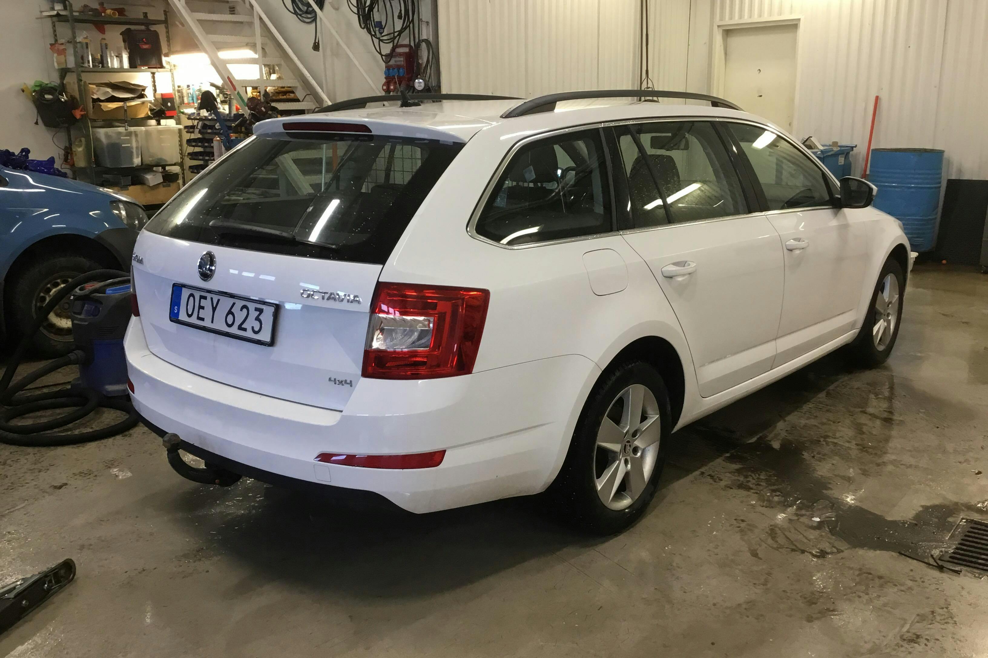 Skoda Octavia III 1.6 TDI Combi 4X4 (110hk) - 242 280 km - Manual - white - 2016