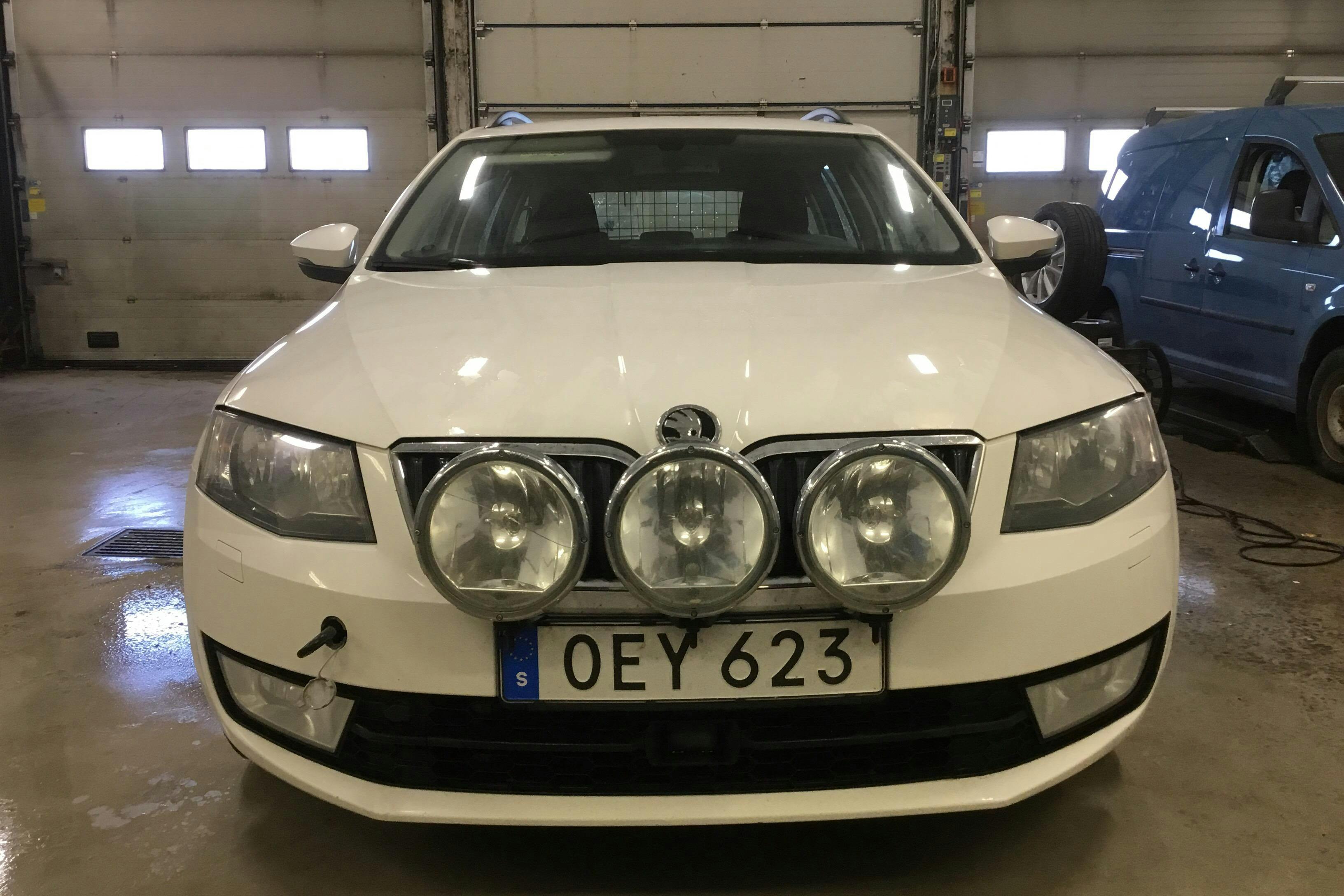 Skoda Octavia III 1.6 TDI Combi 4X4 (110hk) - 242 280 km - Manual - white - 2016