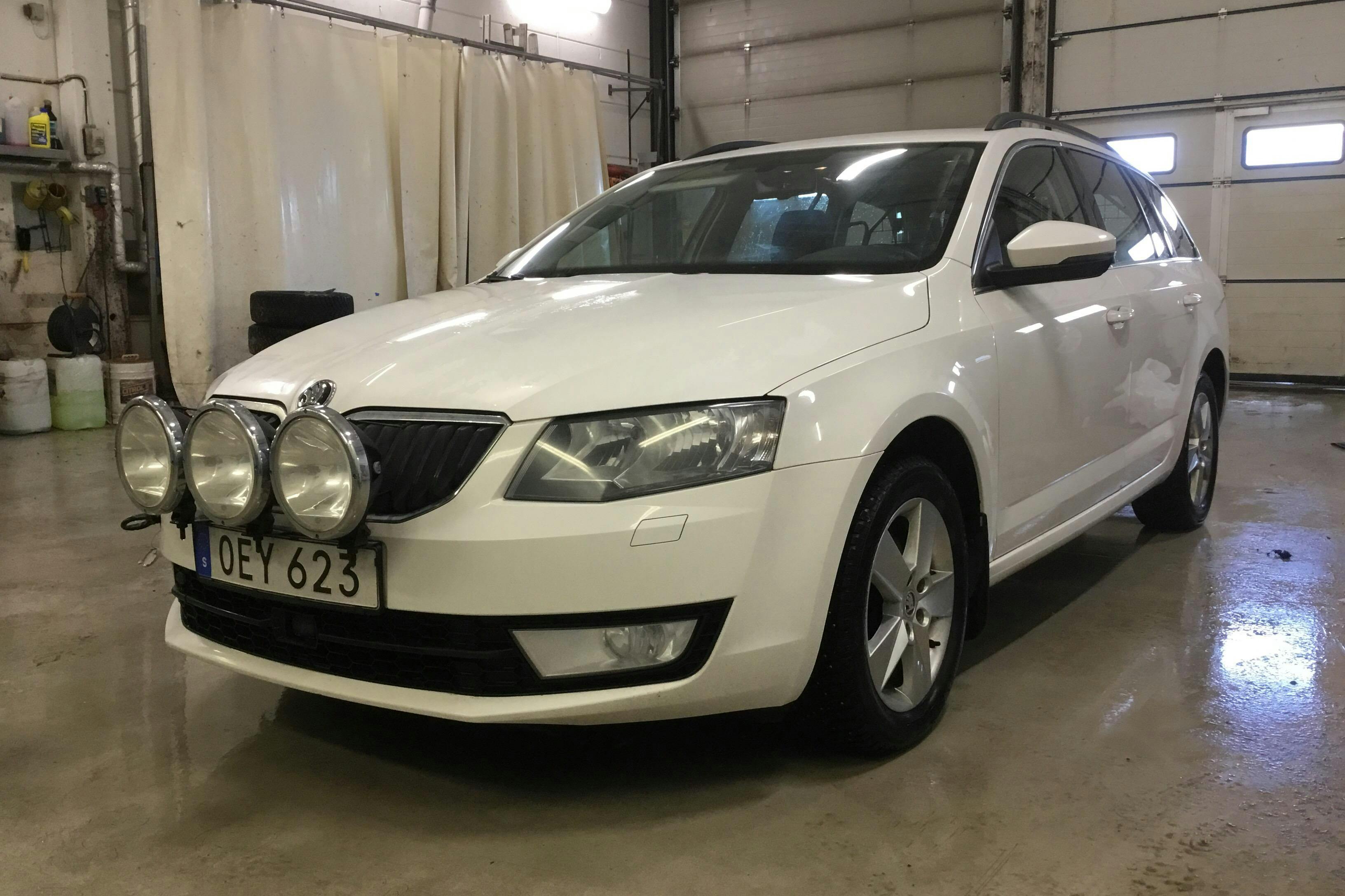 Skoda Octavia III 1.6 TDI Combi 4X4 (110hk) - 242 280 km - Manual - white - 2016