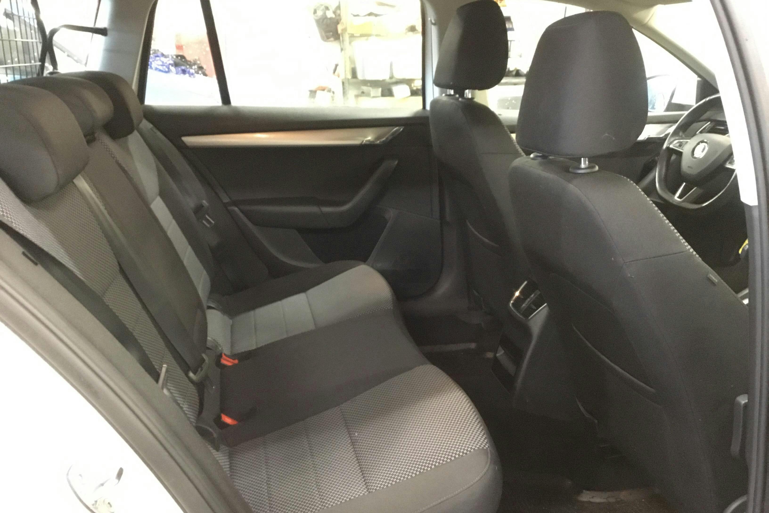Skoda Octavia III 1.6 TDI Combi 4X4 (110hk) - 242 280 km - Manual - white - 2016
