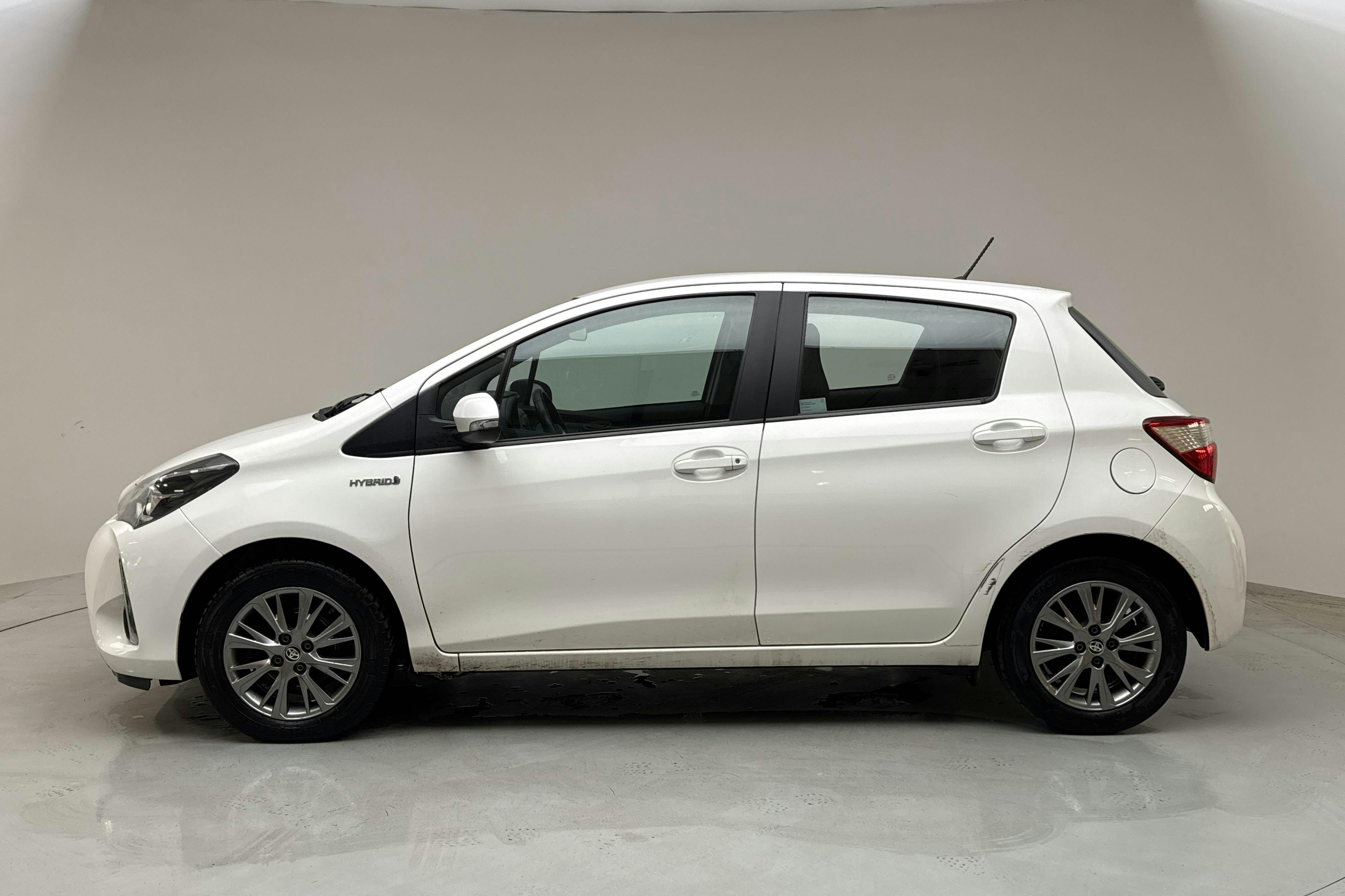 Toyota Yaris 1.5 Hybrid 5dr (101hk) - 248 510 km - Automatic - white - 2020