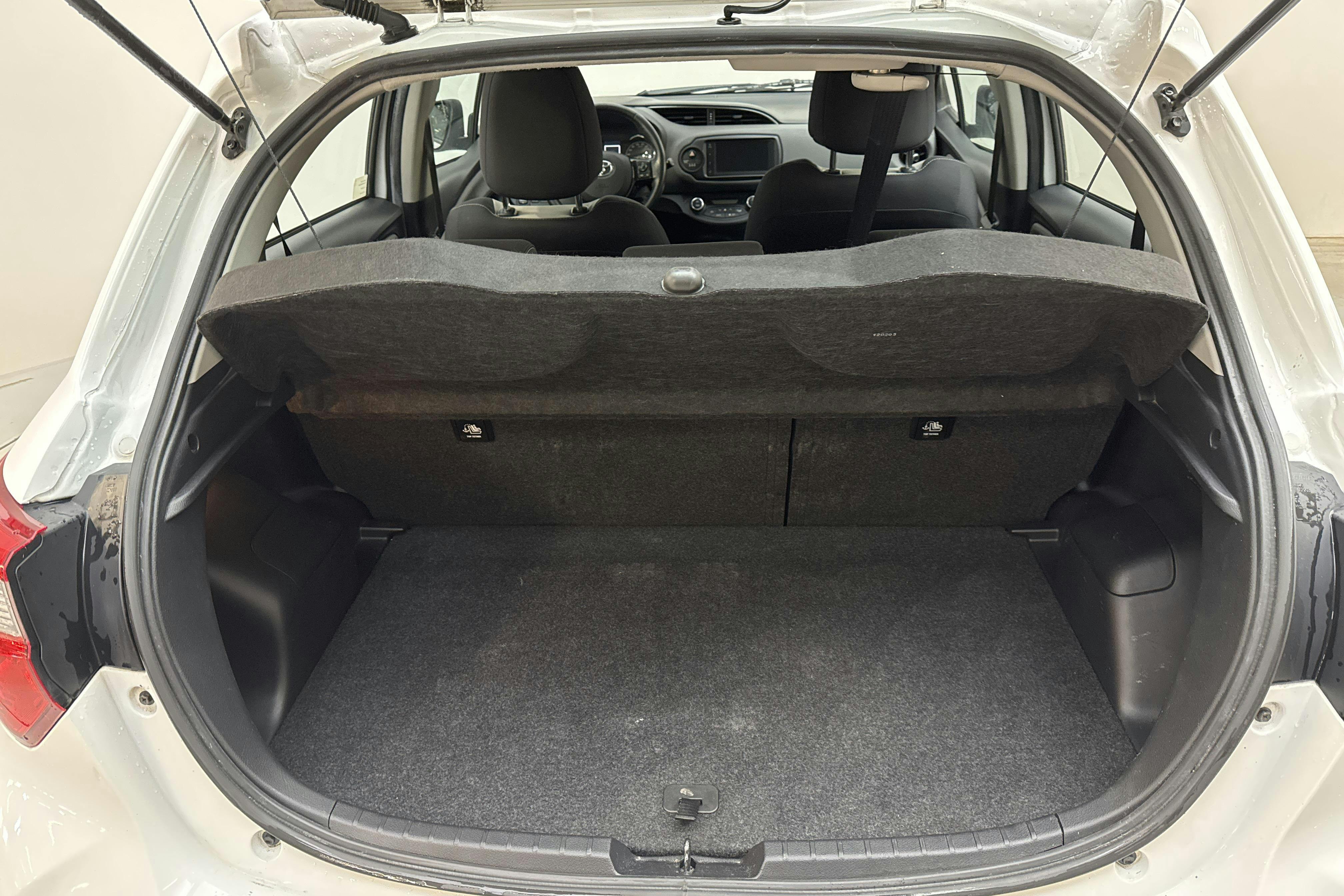 Toyota Yaris 1.5 Hybrid 5dr (101hk) - 248 510 km - Automatic - white - 2020