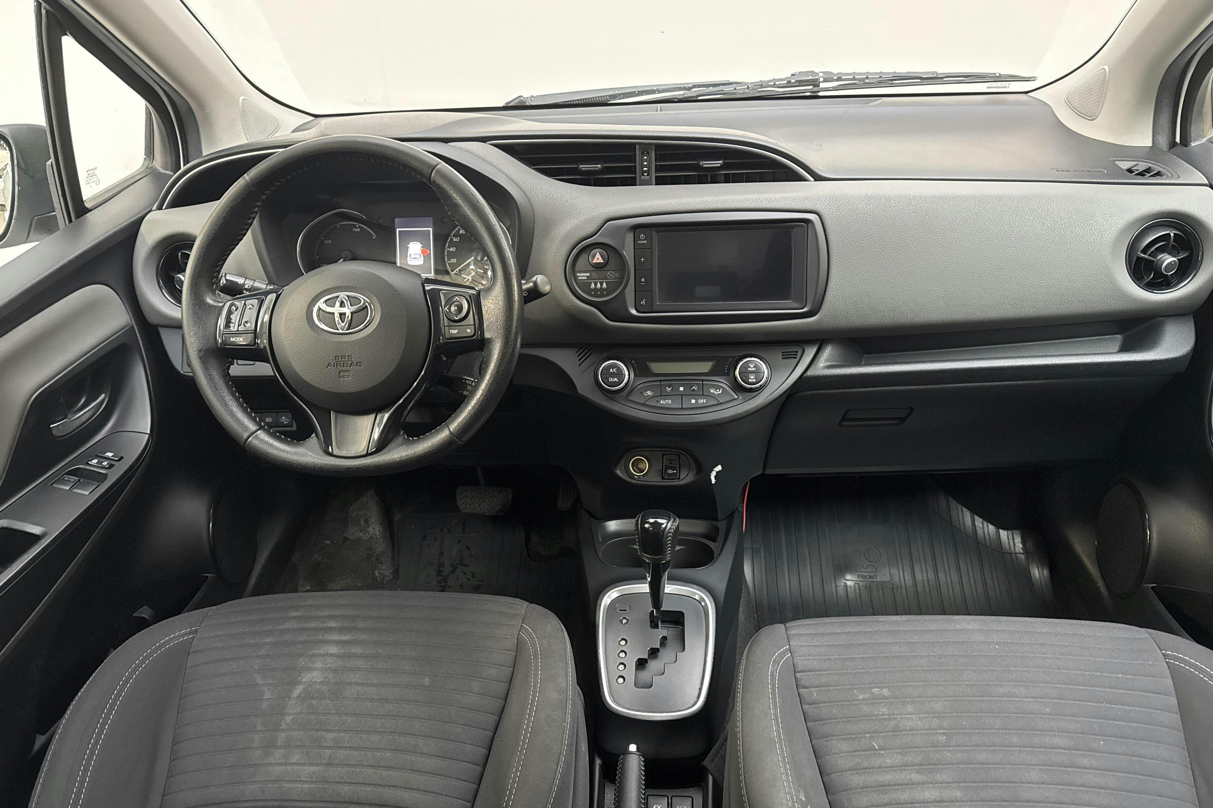 Toyota Yaris 1.5 Hybrid 5dr (101hk) - 248 510 km - Automatic - white - 2020