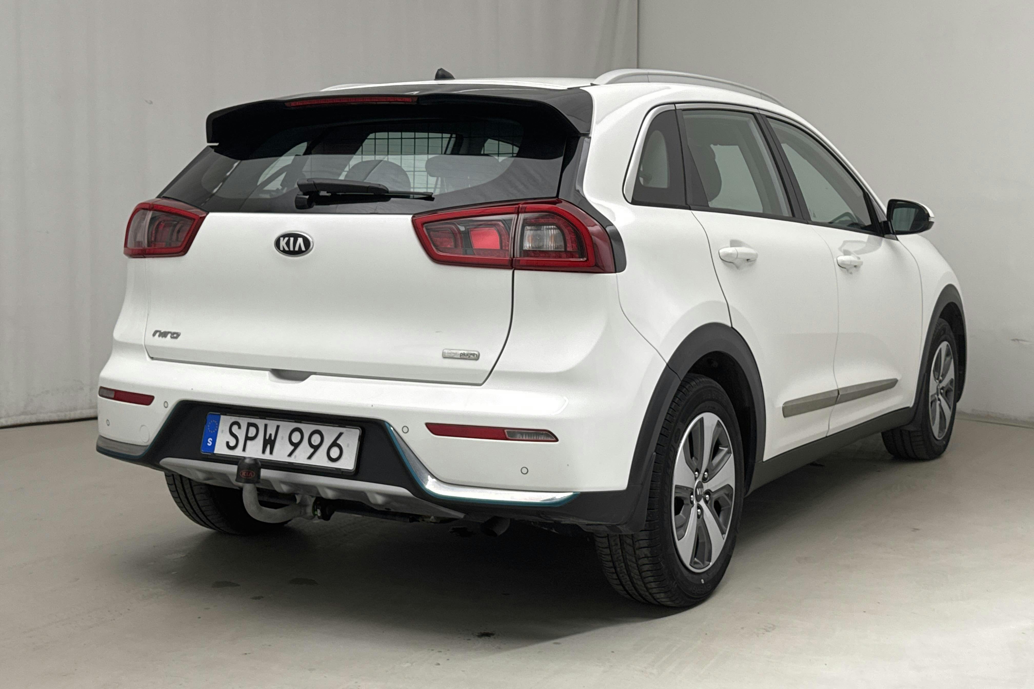 KIA Niro Plug-in Hybrid 1.6 (141hk) - 4 177 mil - Automat - vit - 2018