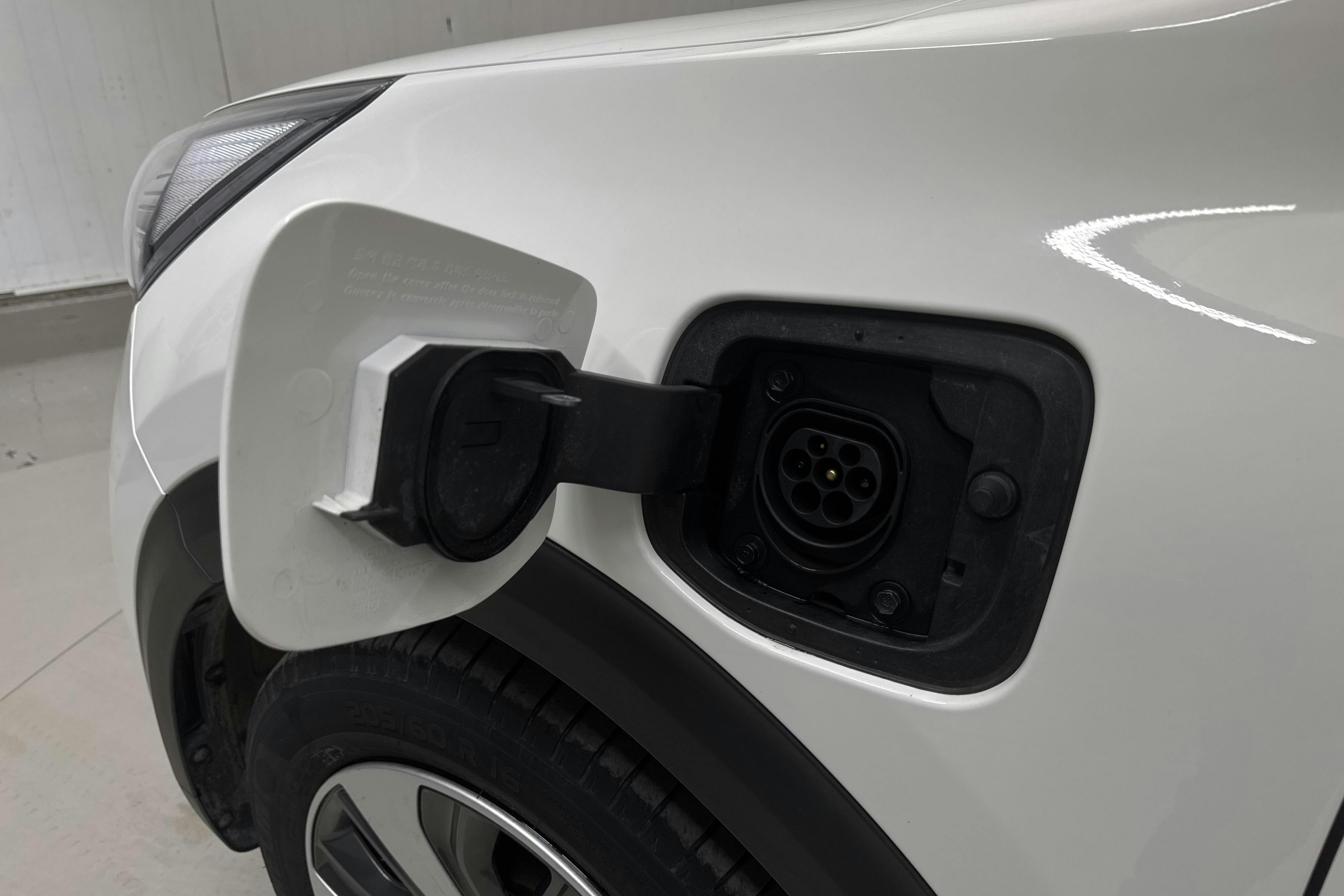 KIA Niro Plug-in Hybrid 1.6 (141hk) - 4 177 mil - Automat - vit - 2018