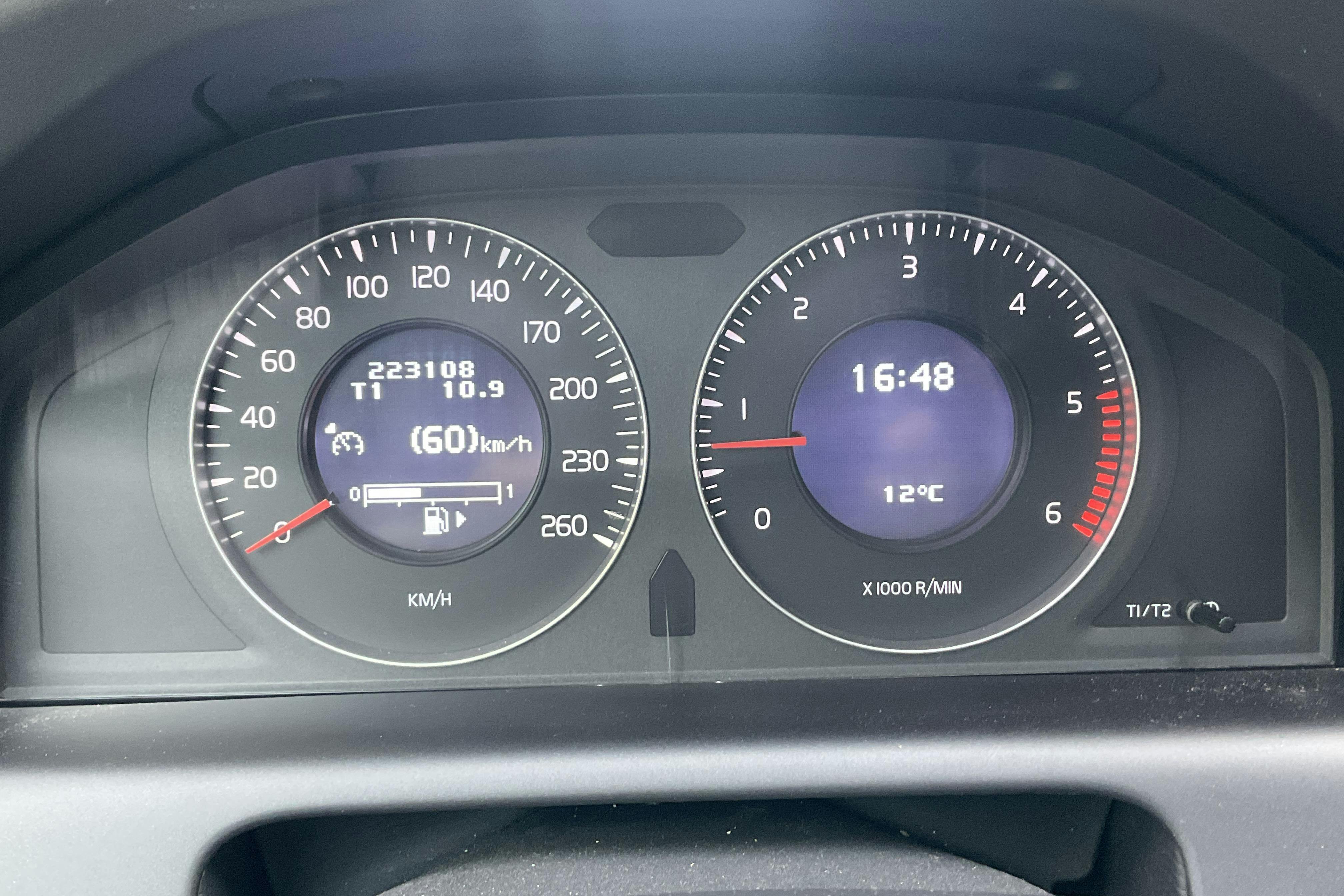 Volvo XC60 2.4D 2WD (175hk) - 223 100 km - Manualna - zielony - 2010