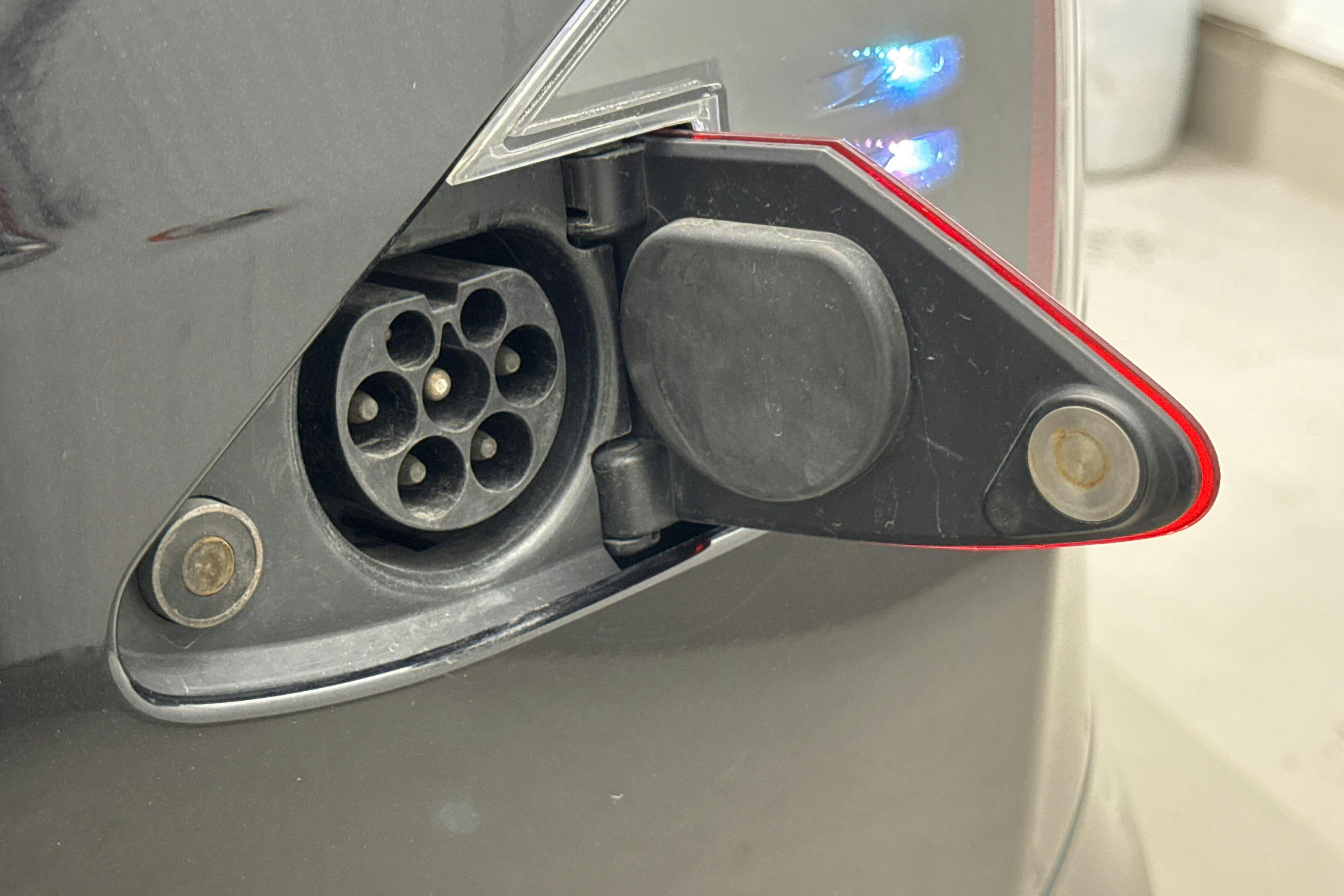 Tesla Model S 85D - 21 809 mil - Automat - svart - 2015