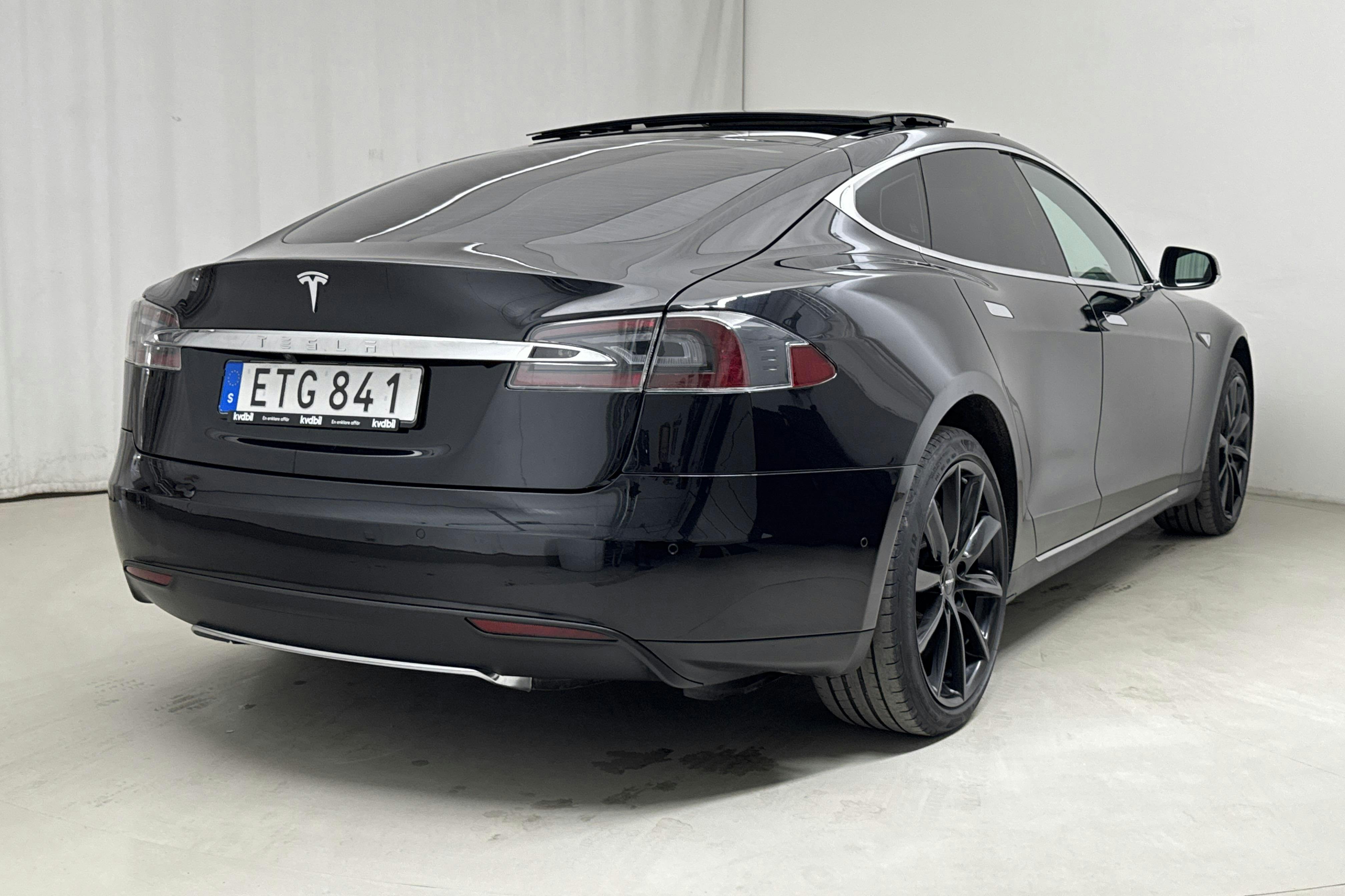 Tesla Model S 85D - 21 809 mil - Automat - svart - 2015