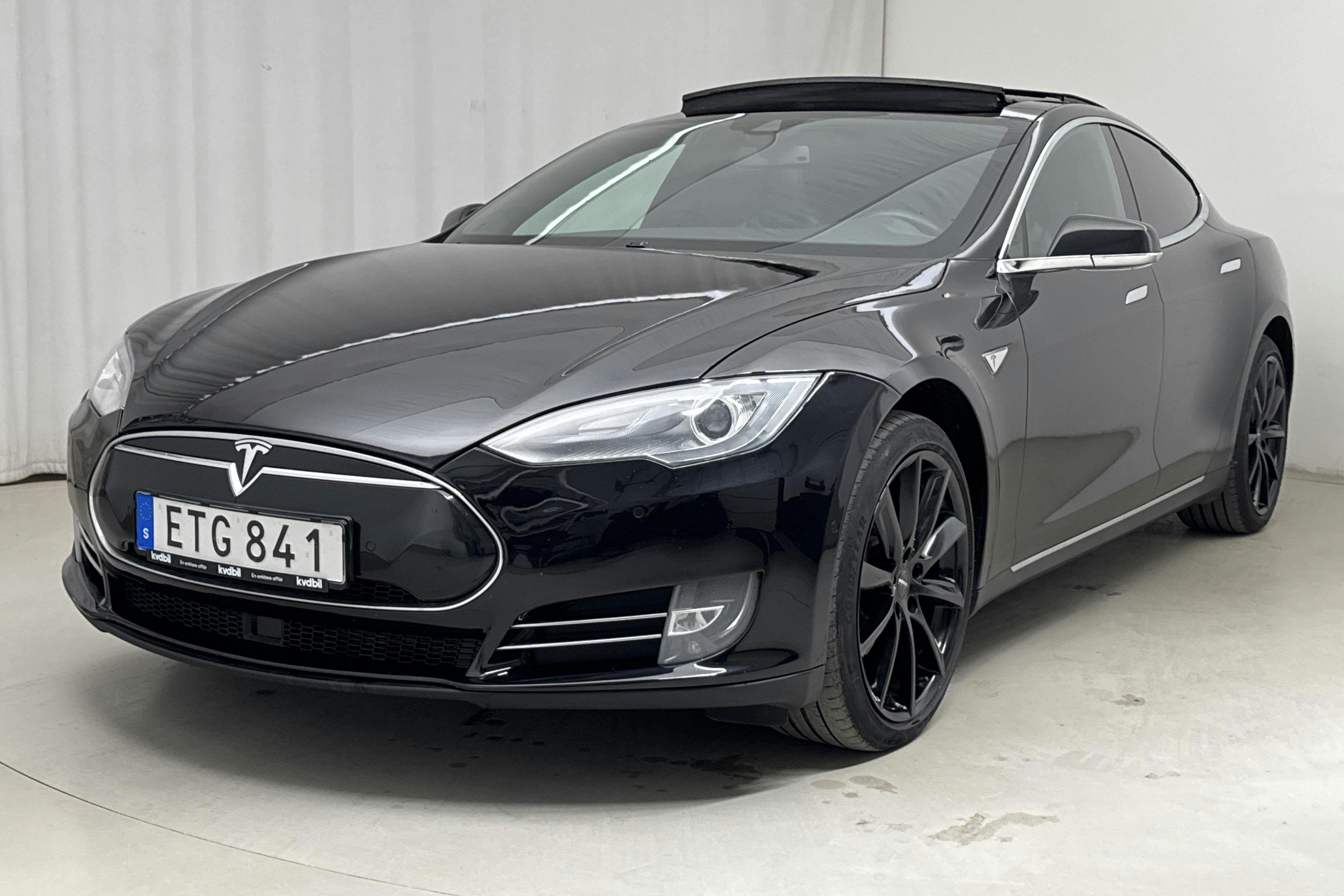 Tesla Model S 85D - 21 809 mil - Automat - svart - 2015