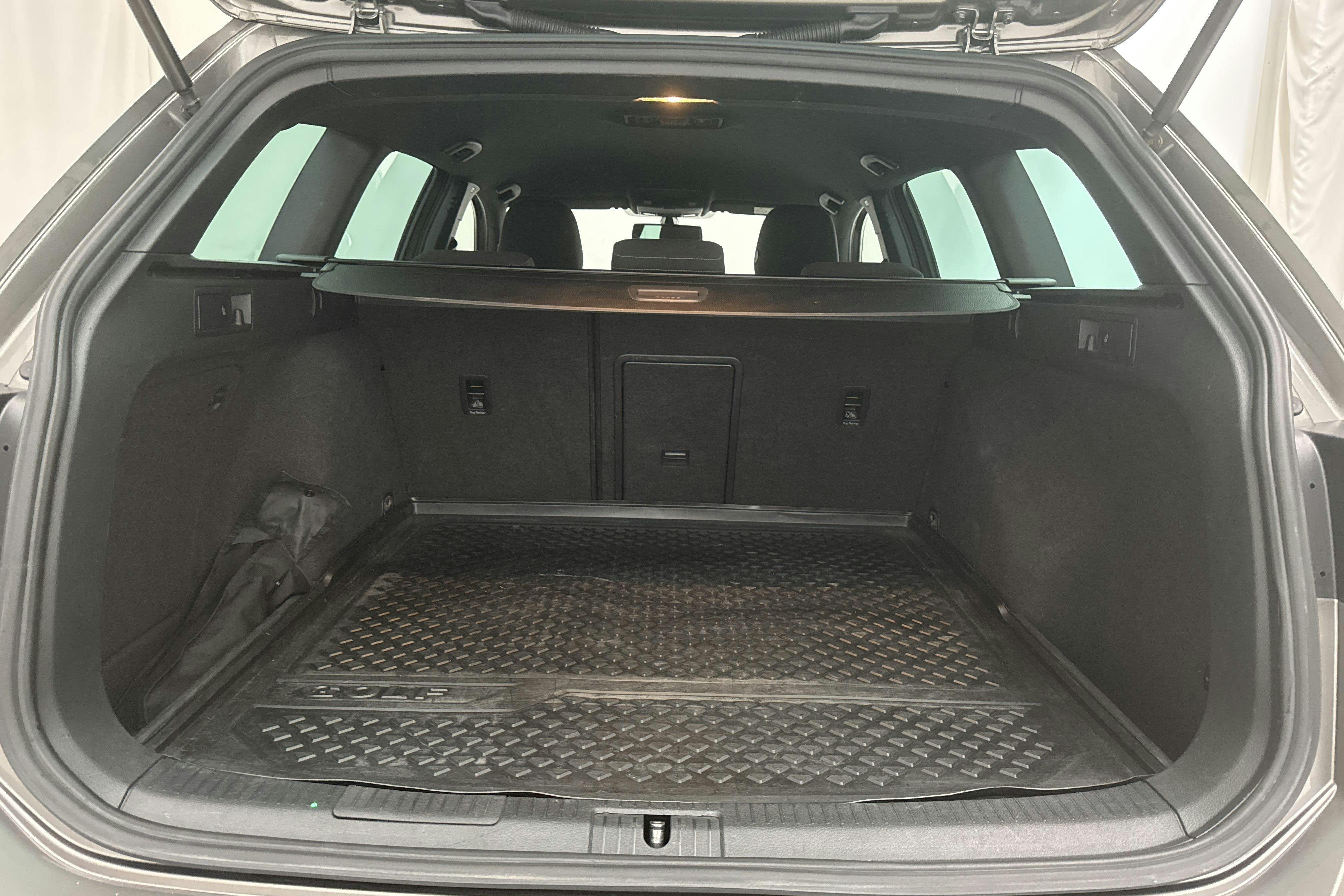 VW Golf VII 2.0 TDI BlueMotion Technology Sportscombi (150hk) - 18 892 mil - Automat - grå - 2015