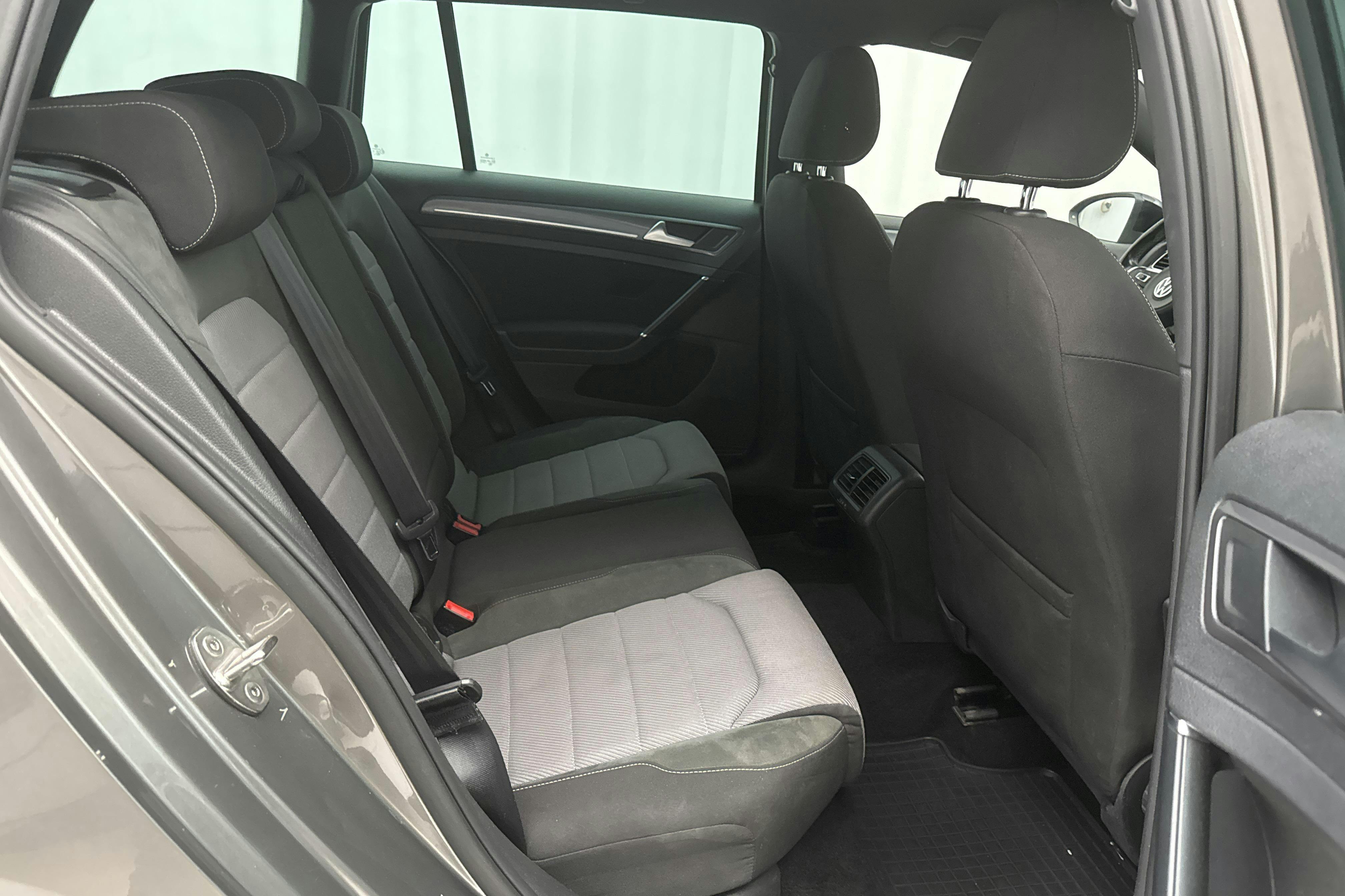 VW Golf VII 2.0 TDI BlueMotion Technology Sportscombi (150hk) - 18 892 mil - Automat - grå - 2015