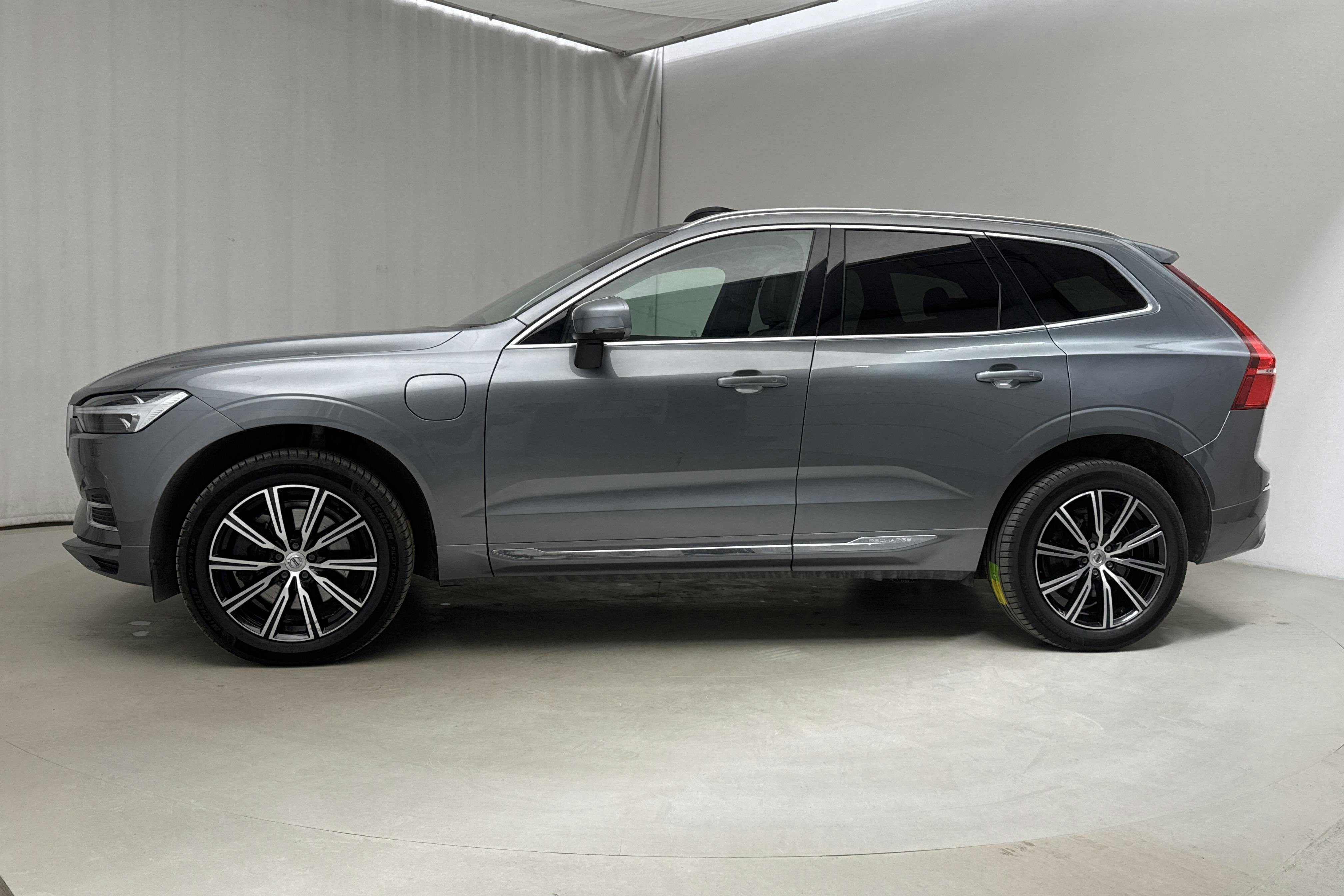 Volvo XC60 T6 AWD Recharge (340hk) - 7 888 mil - Automat - grå - 2021