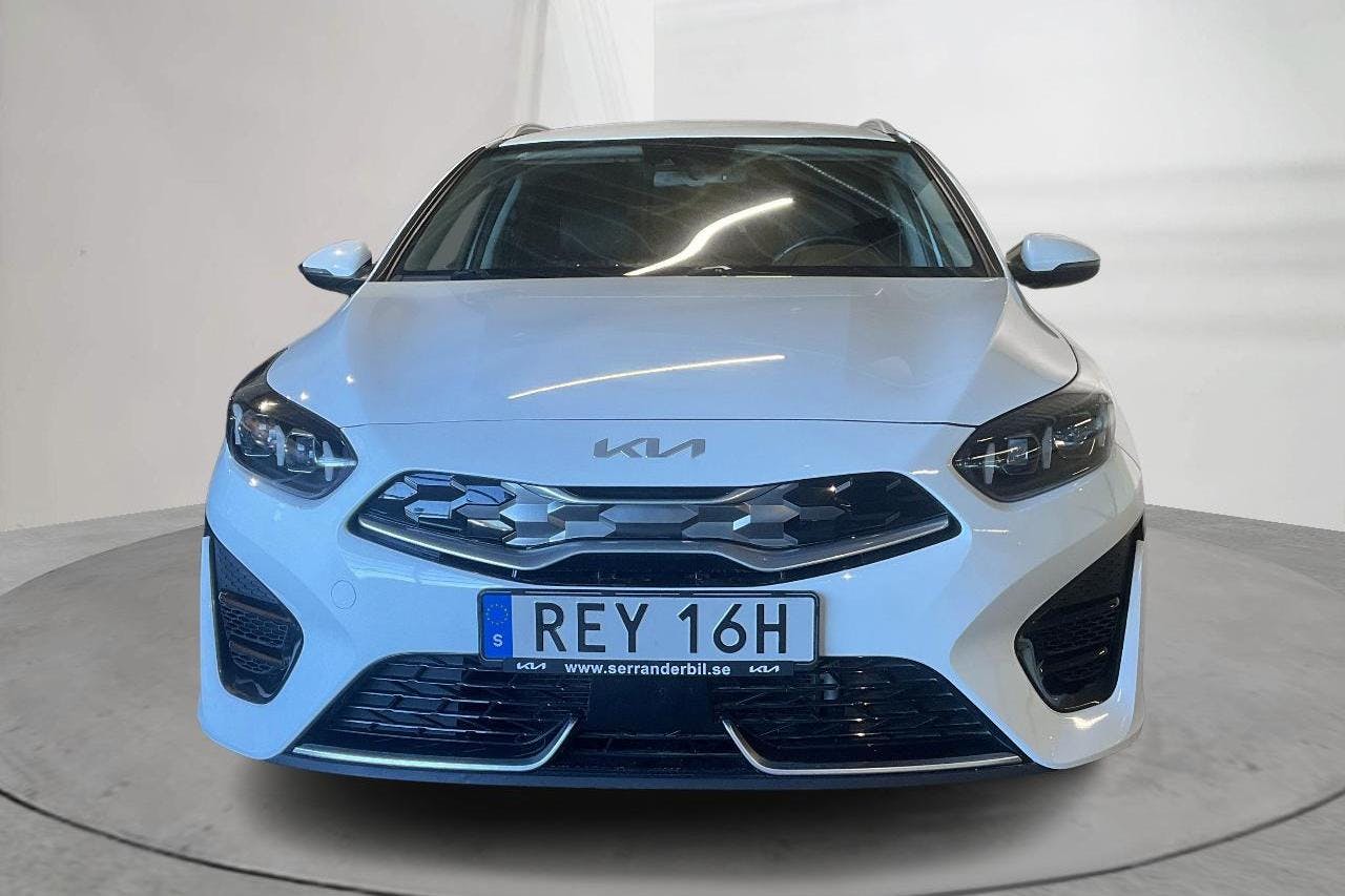 KIA Ceed 1.6 Plug-in Hybrid SW (141hk) - 92 610 km - Automaattinen - valkoinen - 2022