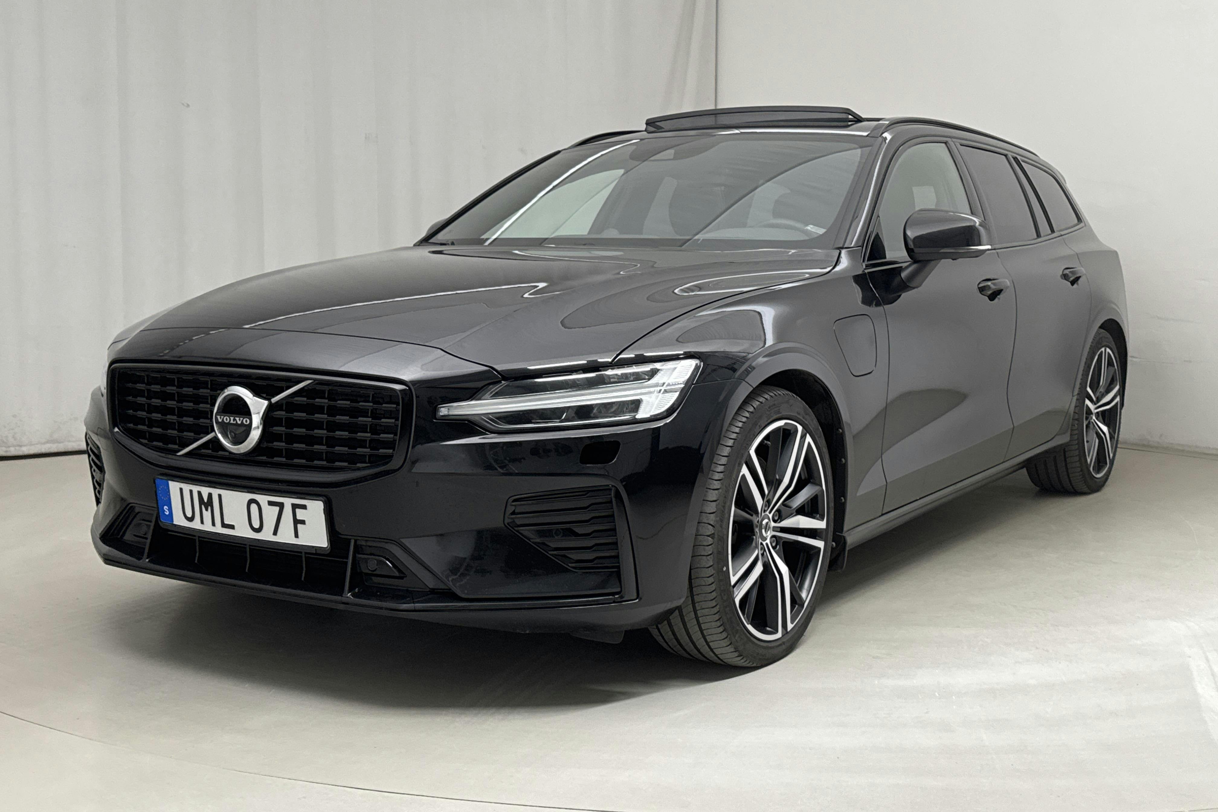 Volvo V60 T8 AWD Recharge (455hk) - 74 680 km - Automatic - black - 2022